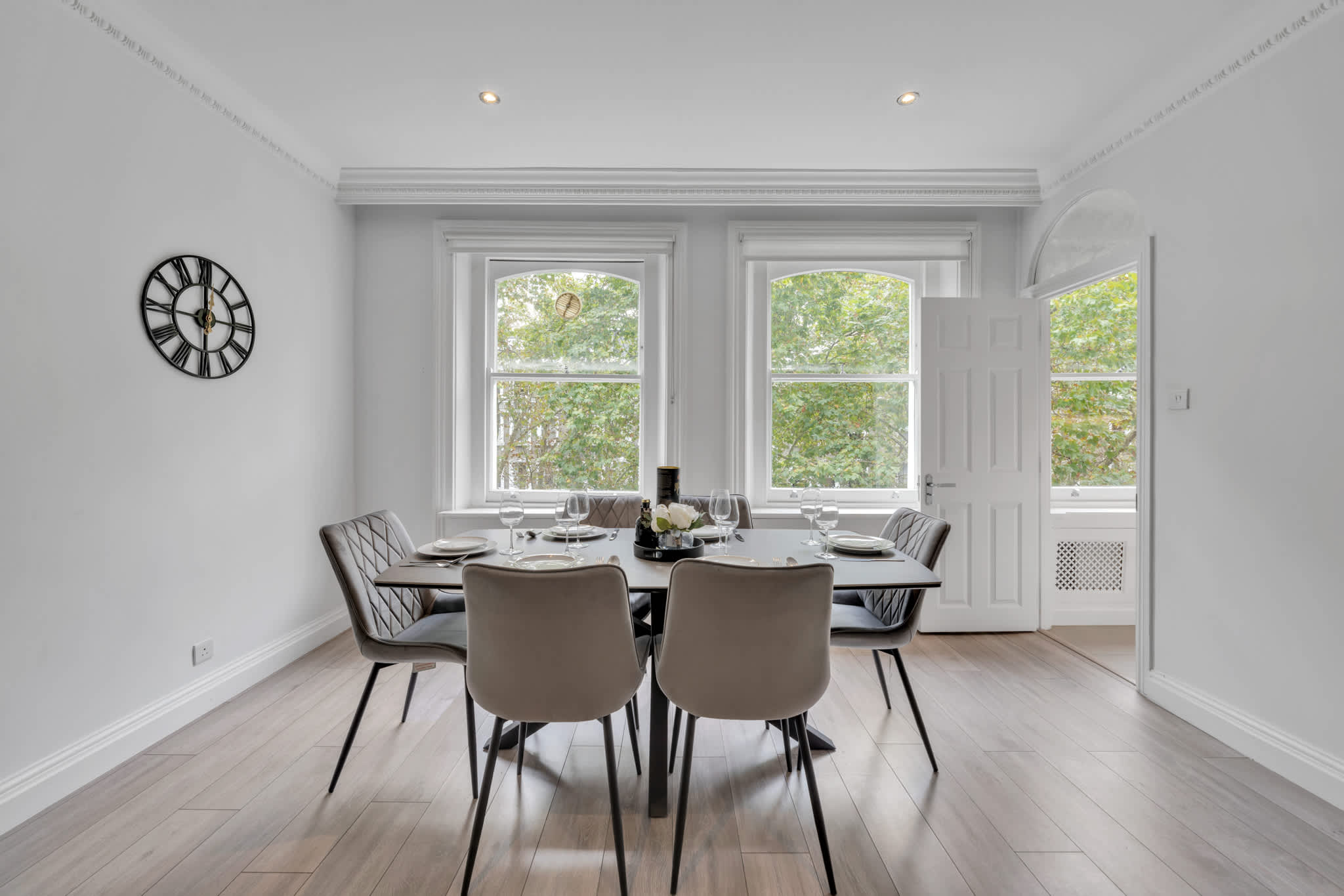 Luxury 2-Bedroom apartment next to Harrods in Beaufort Gardens SW3 - Property image 5 - VivreStays