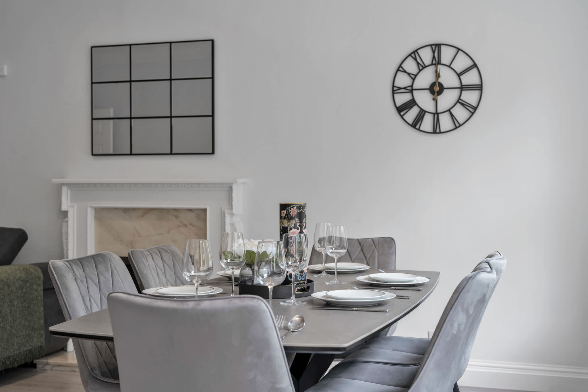 Luxury 2-Bedroom apartment next to Harrods in Beaufort Gardens SW3 - Property image 23 - VivreStays