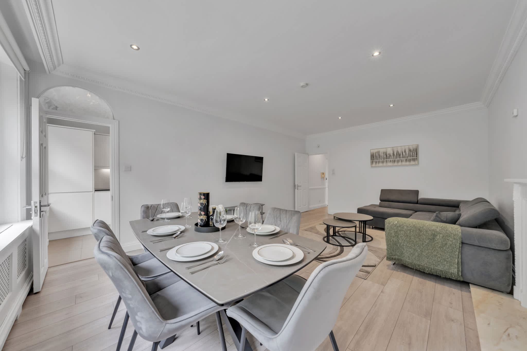 Luxury 2-Bedroom apartment next to Harrods in Beaufort Gardens SW3 - Property image 9 - VivreStays