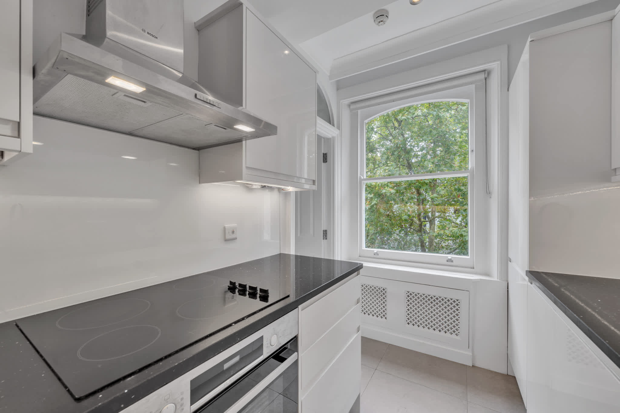 Luxury 2-Bedroom apartment next to Harrods in Beaufort Gardens SW3 - Property image 24 - VivreStays