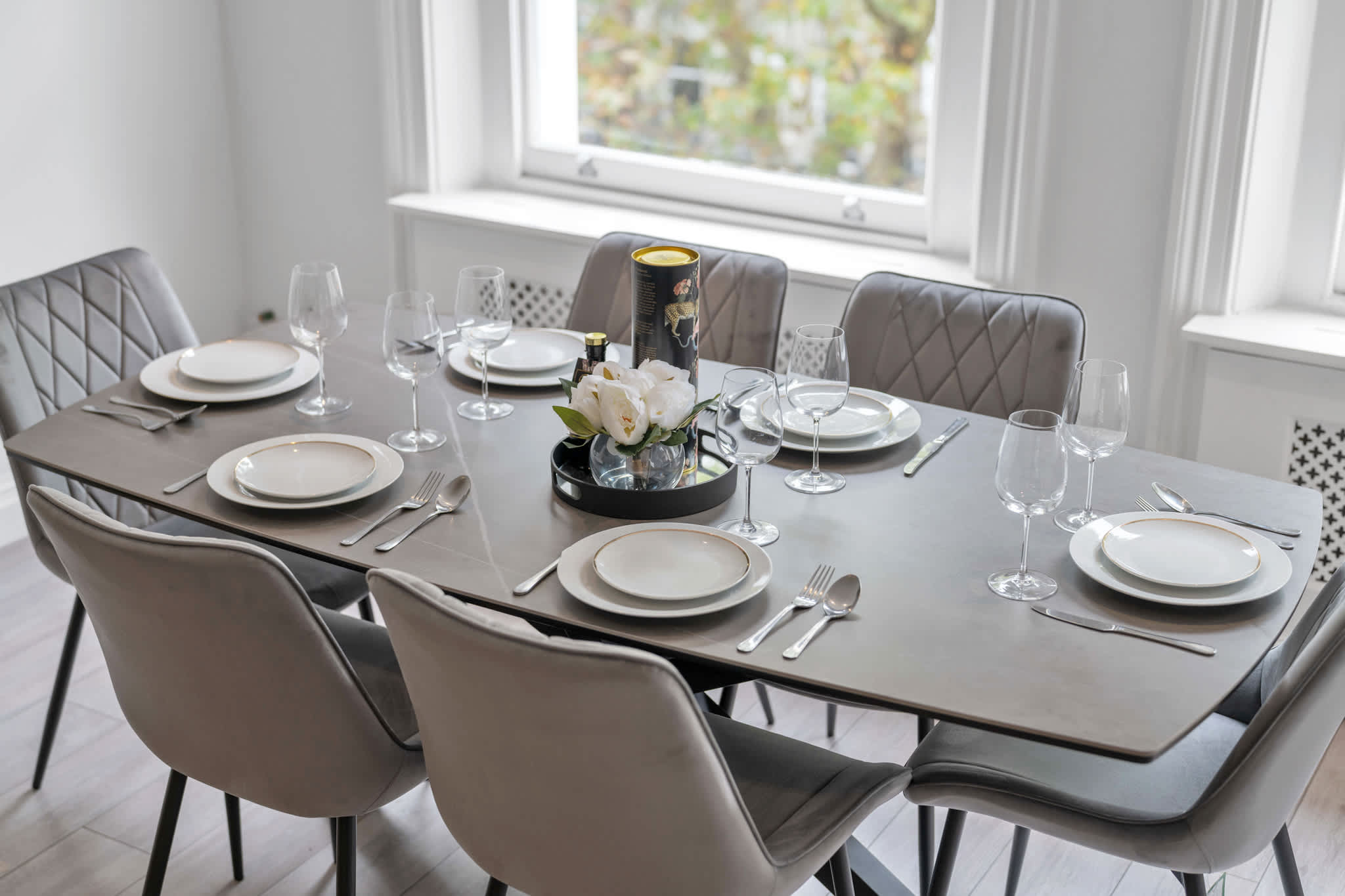 Luxury 2-Bedroom apartment next to Harrods in Beaufort Gardens SW3 - Property image 27 - VivreStays