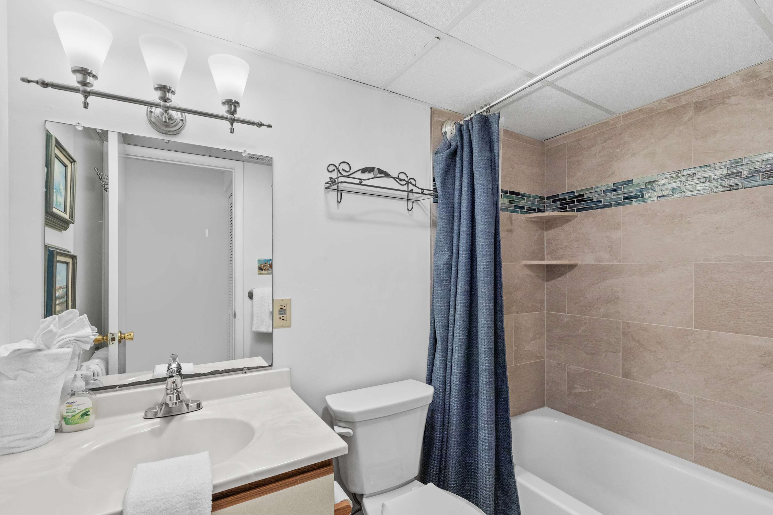 Sandy Square 103