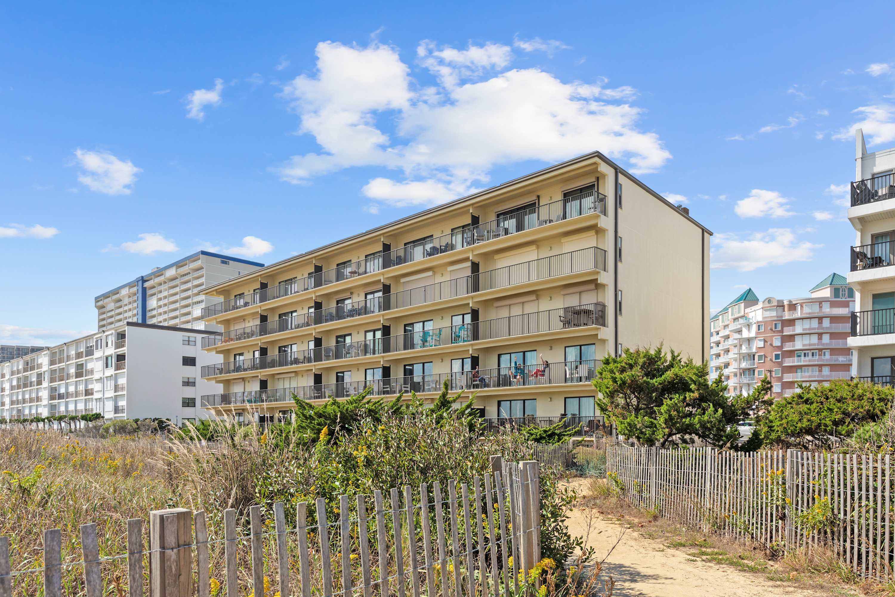 Sandy Square 103