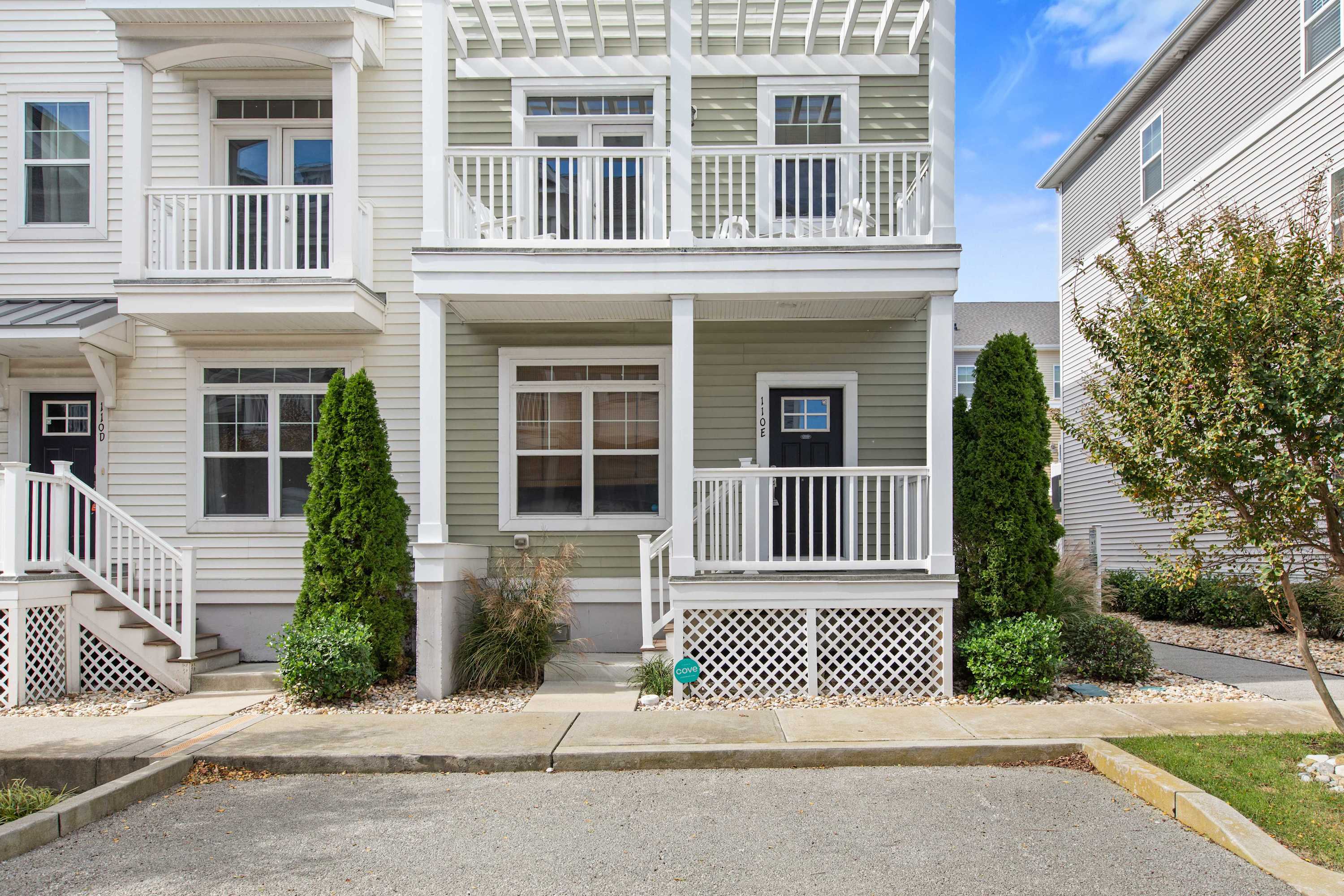 Broad Marsh 110E | Large Family Townhome with Pool