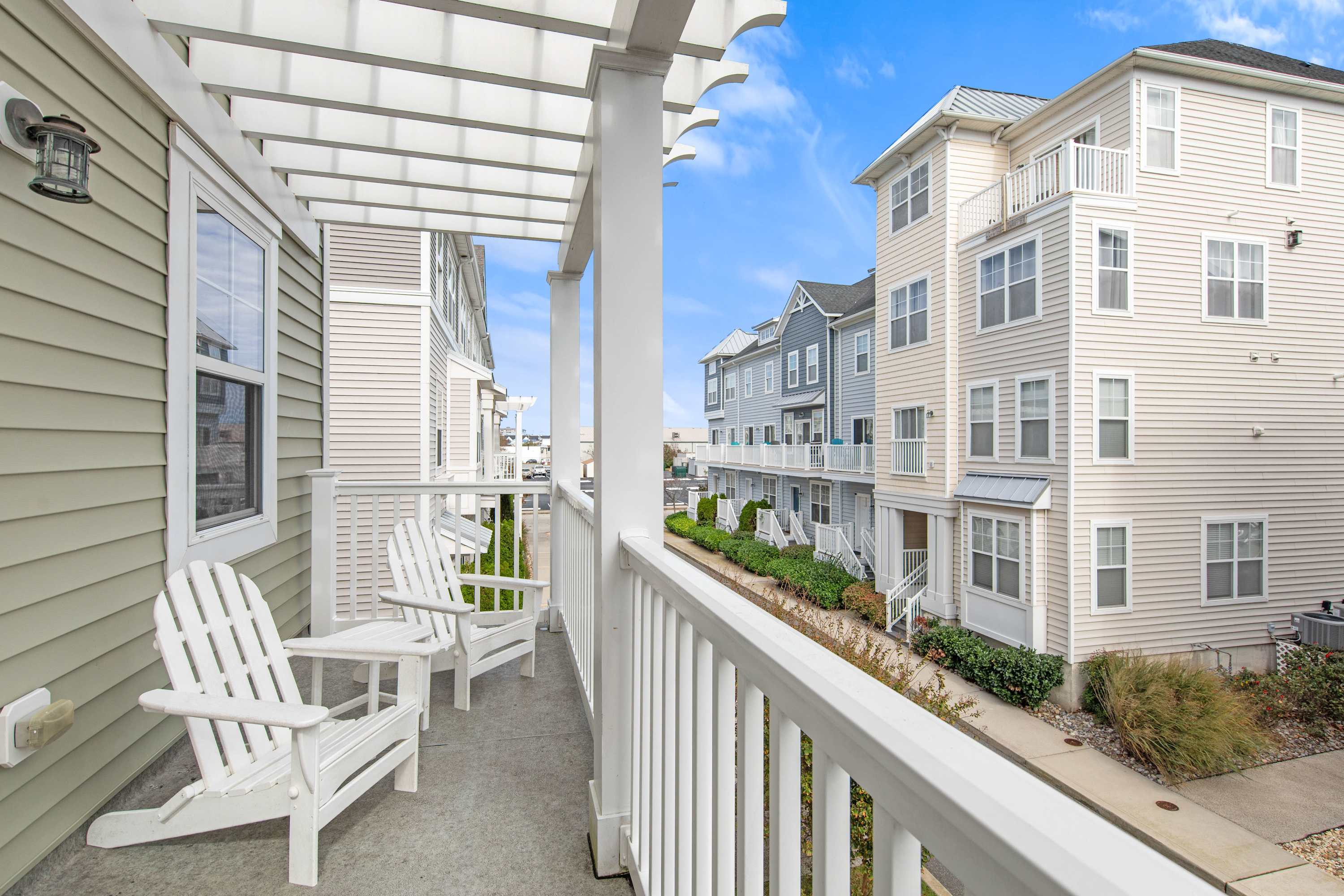 Broad Marsh 110E | Large Family Townhome with Pool
