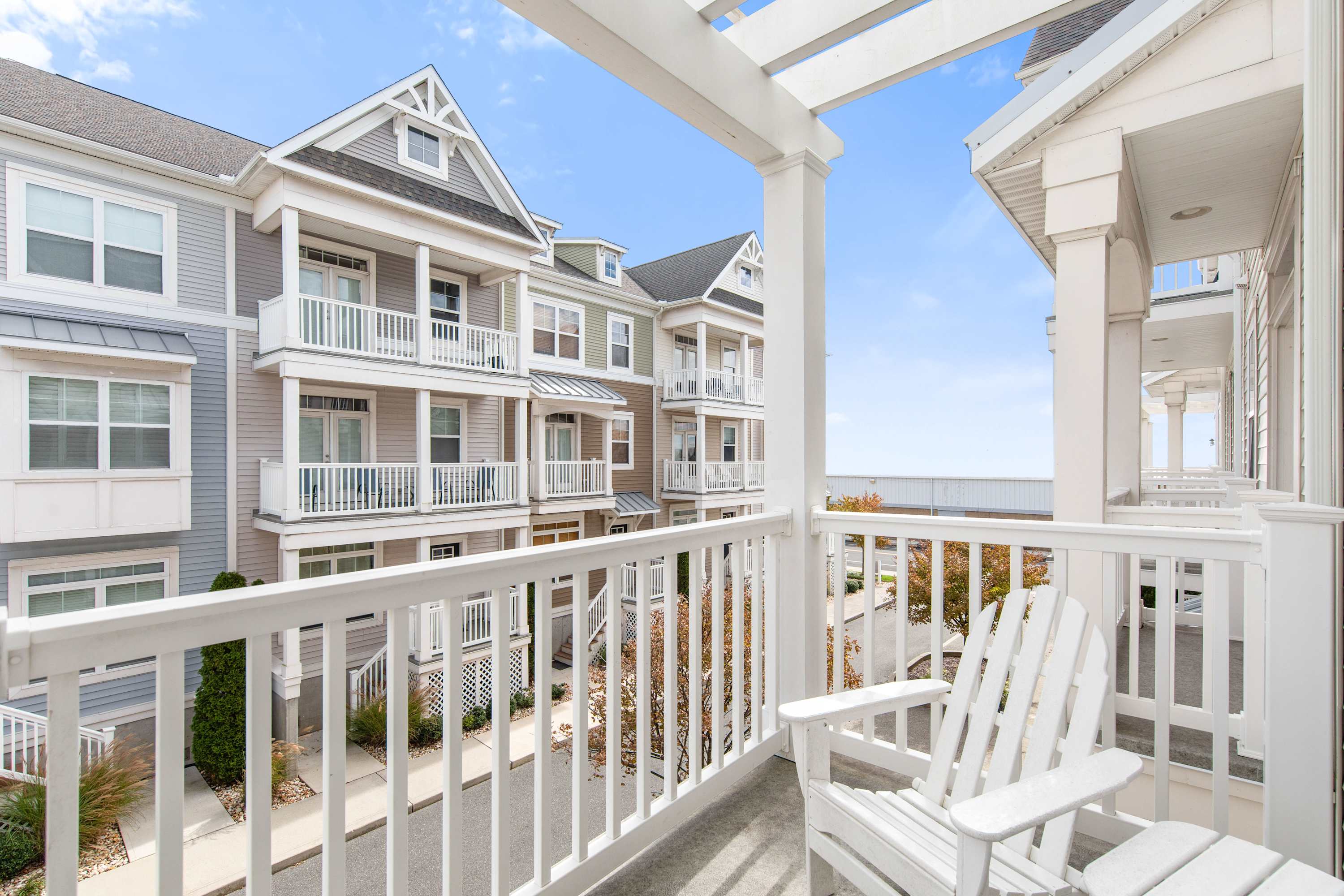 Broad Marsh 110E | Large Family Townhome with Pool
