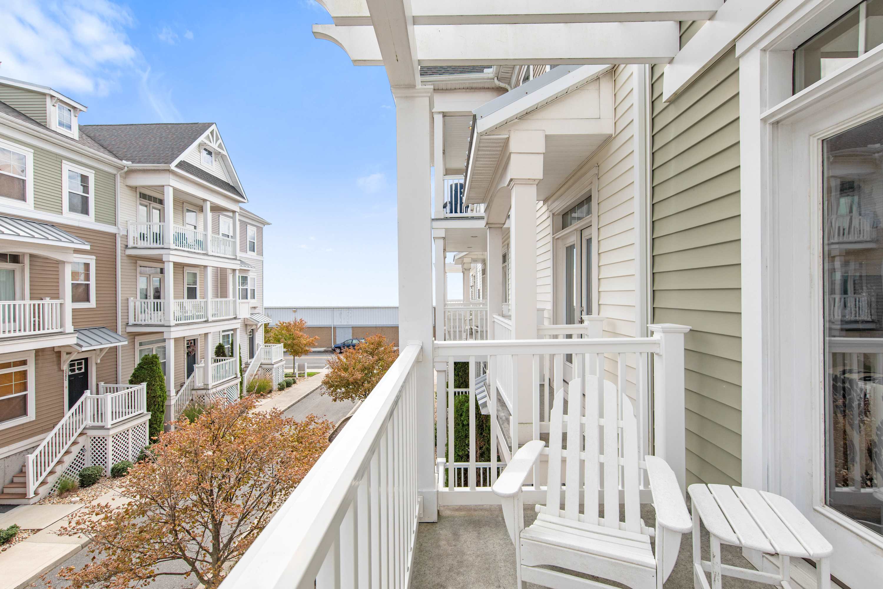 Broad Marsh 110E | Large Family Townhome with Pool