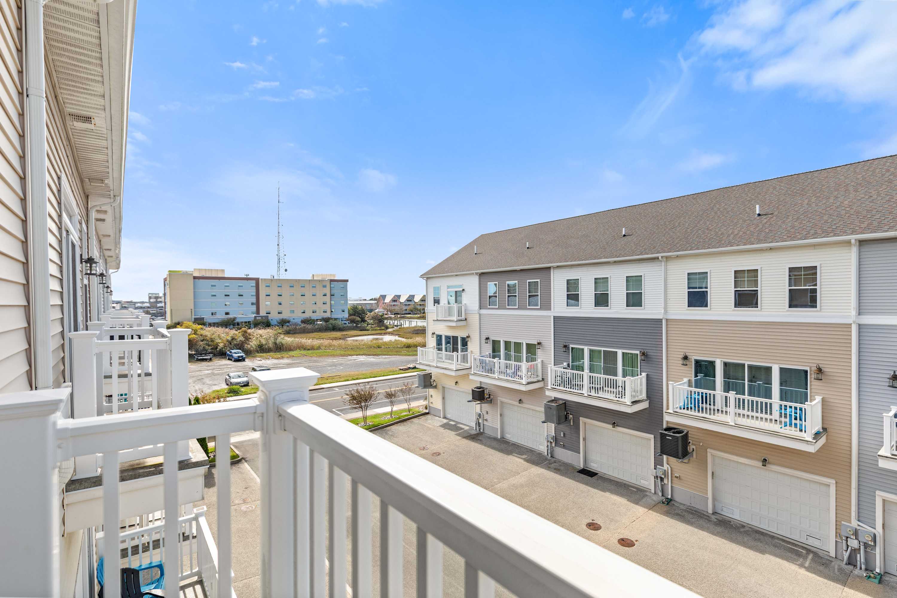 Broad Marsh 110E | Large Family Townhome with Pool