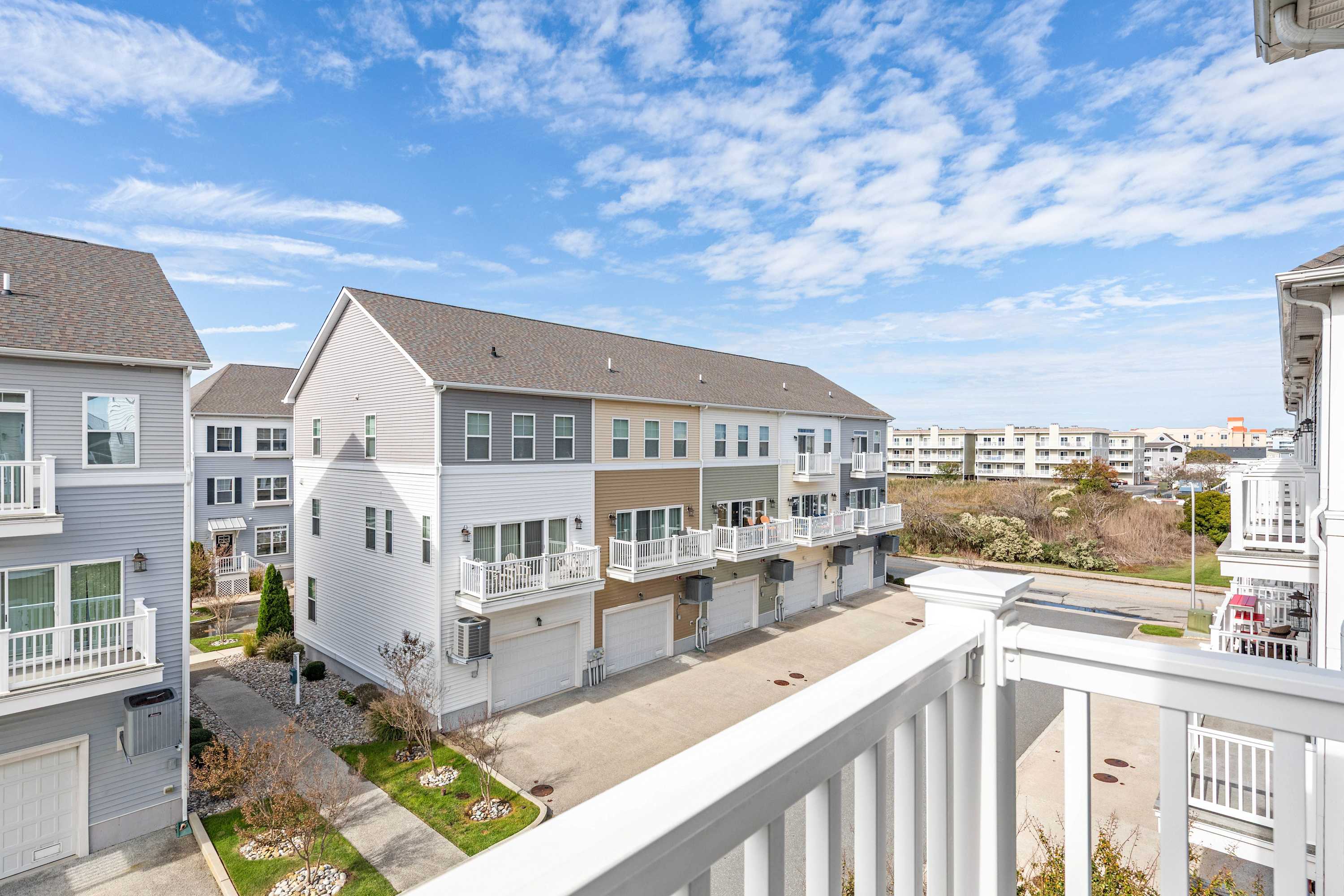 Broad Marsh 110E | Large Family Townhome with Pool