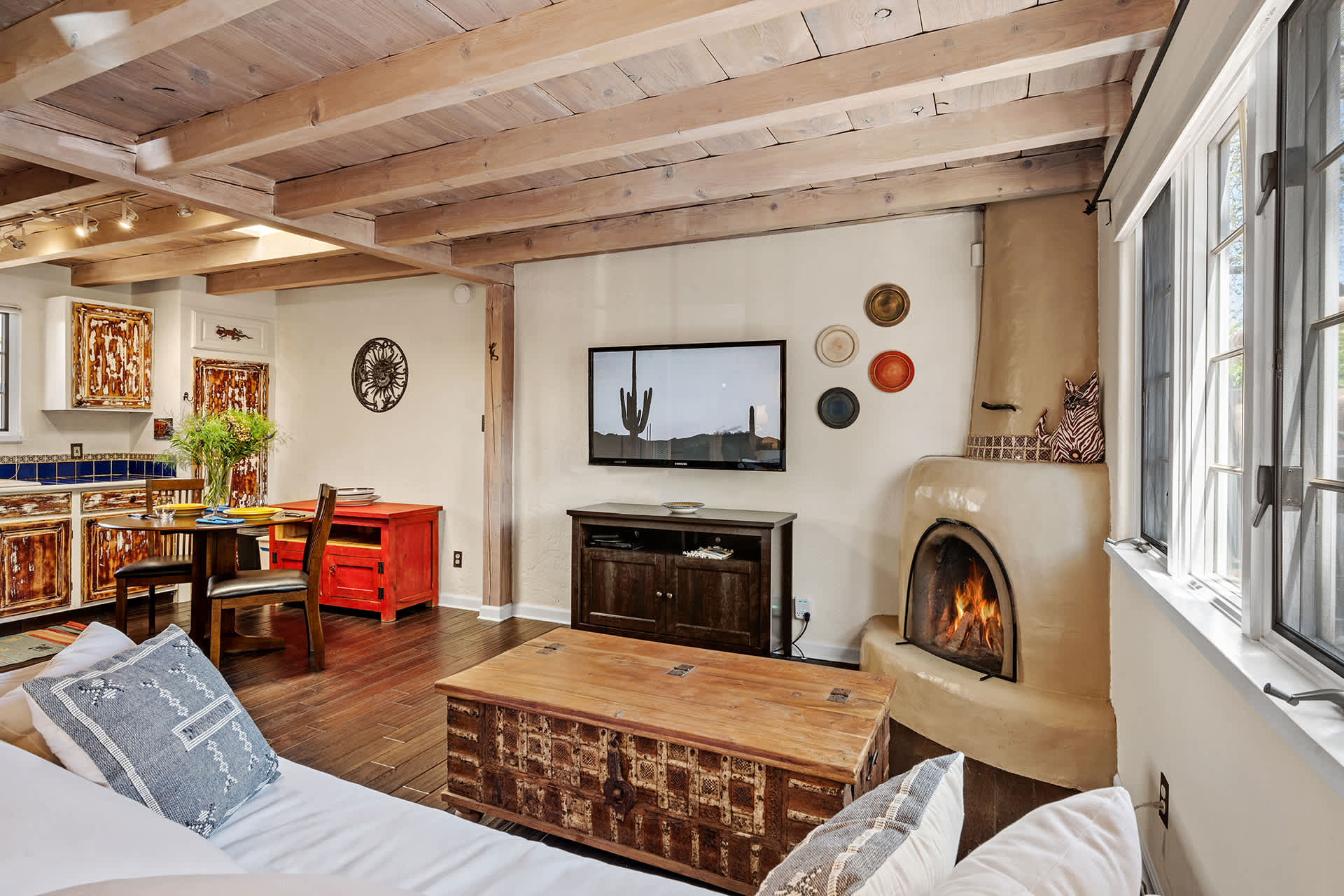 Kiva Fireplace, Walk Everywhere — Santa Fe, NM — vacation rental