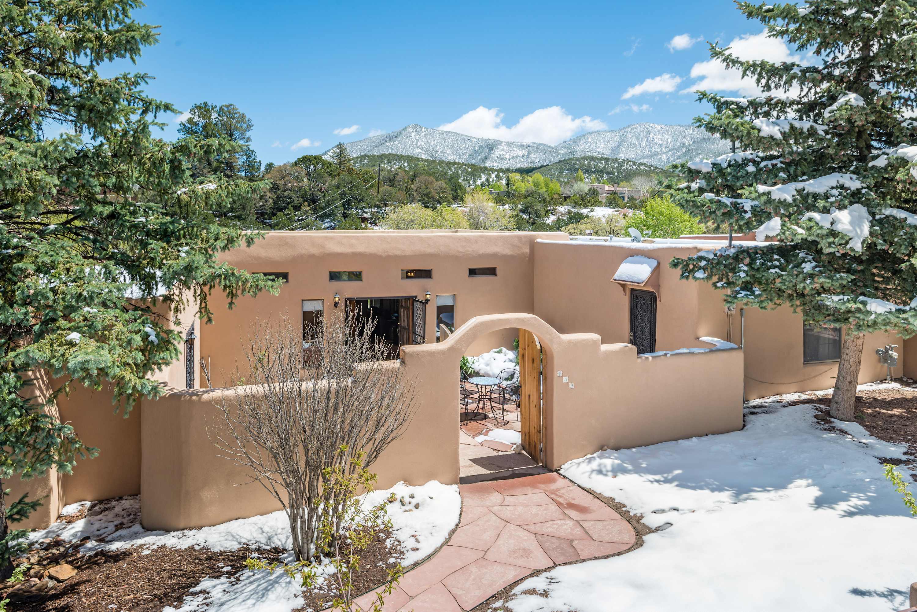Spacious and Inviting, Mountain Retreat — Santa Fe, NM — vacation rental