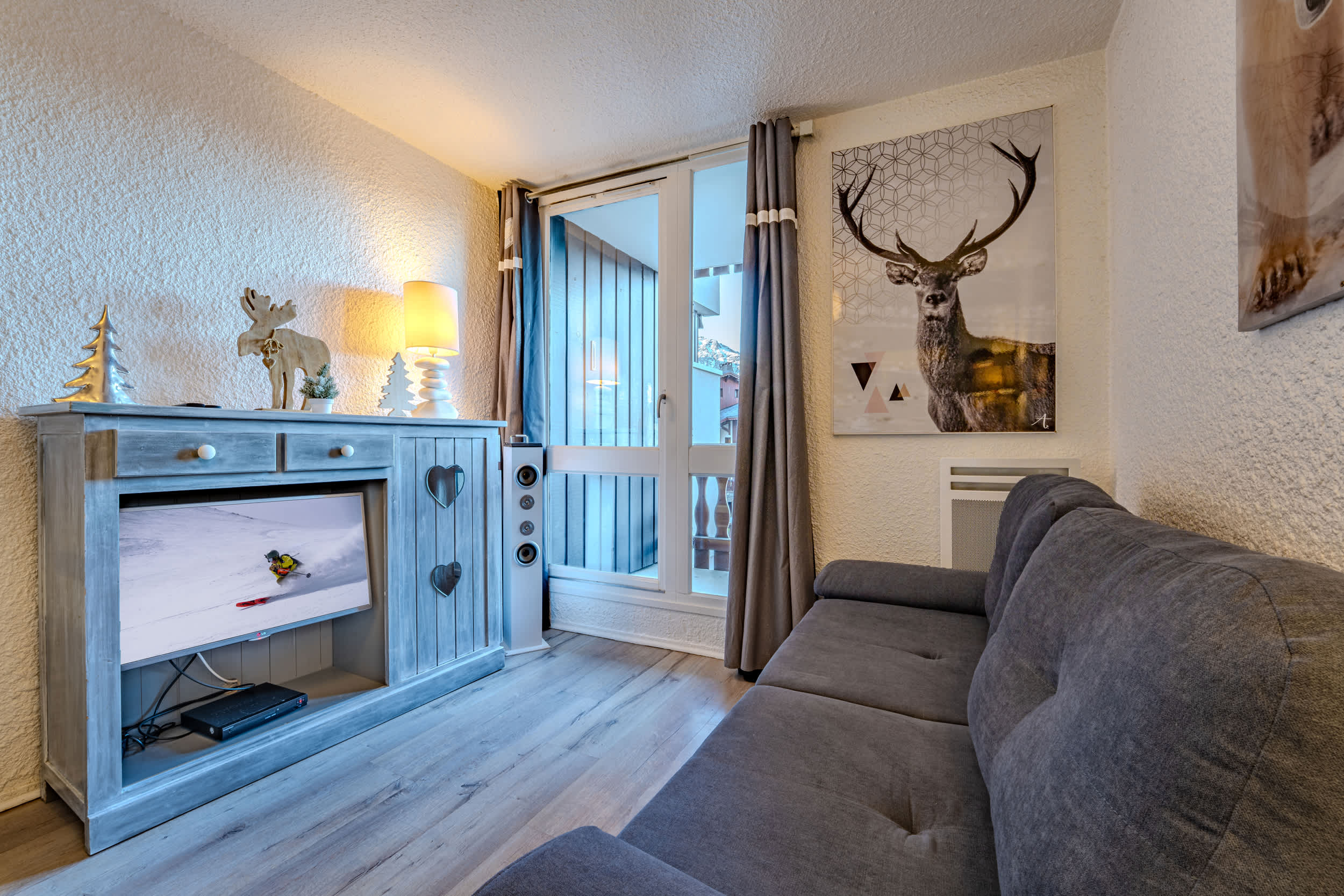 Slopeside Apt w/ Balcony & Views — Val Thorens, Auvergne-Rhône-Alpes — vacation rental