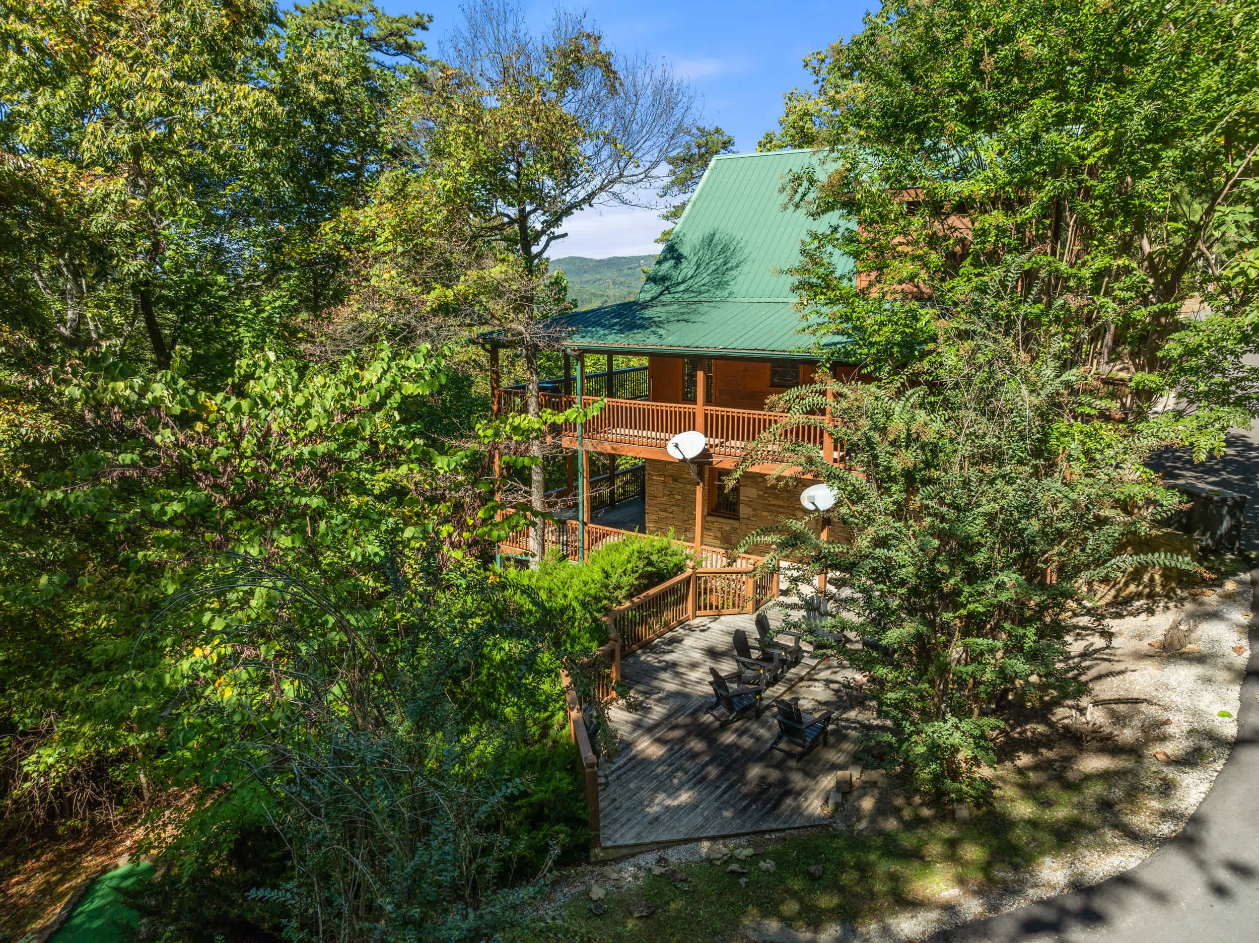 Secluded Cabin with Hot Tub, Putt-Putt & Views!