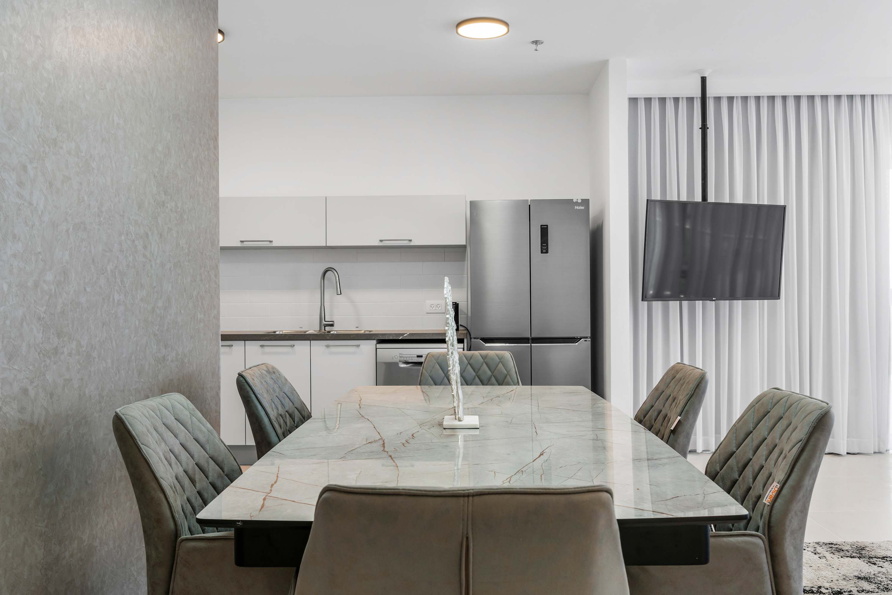 Modern 2BR Apartment with Parking in Prime Downtown Jerusalem photo 60