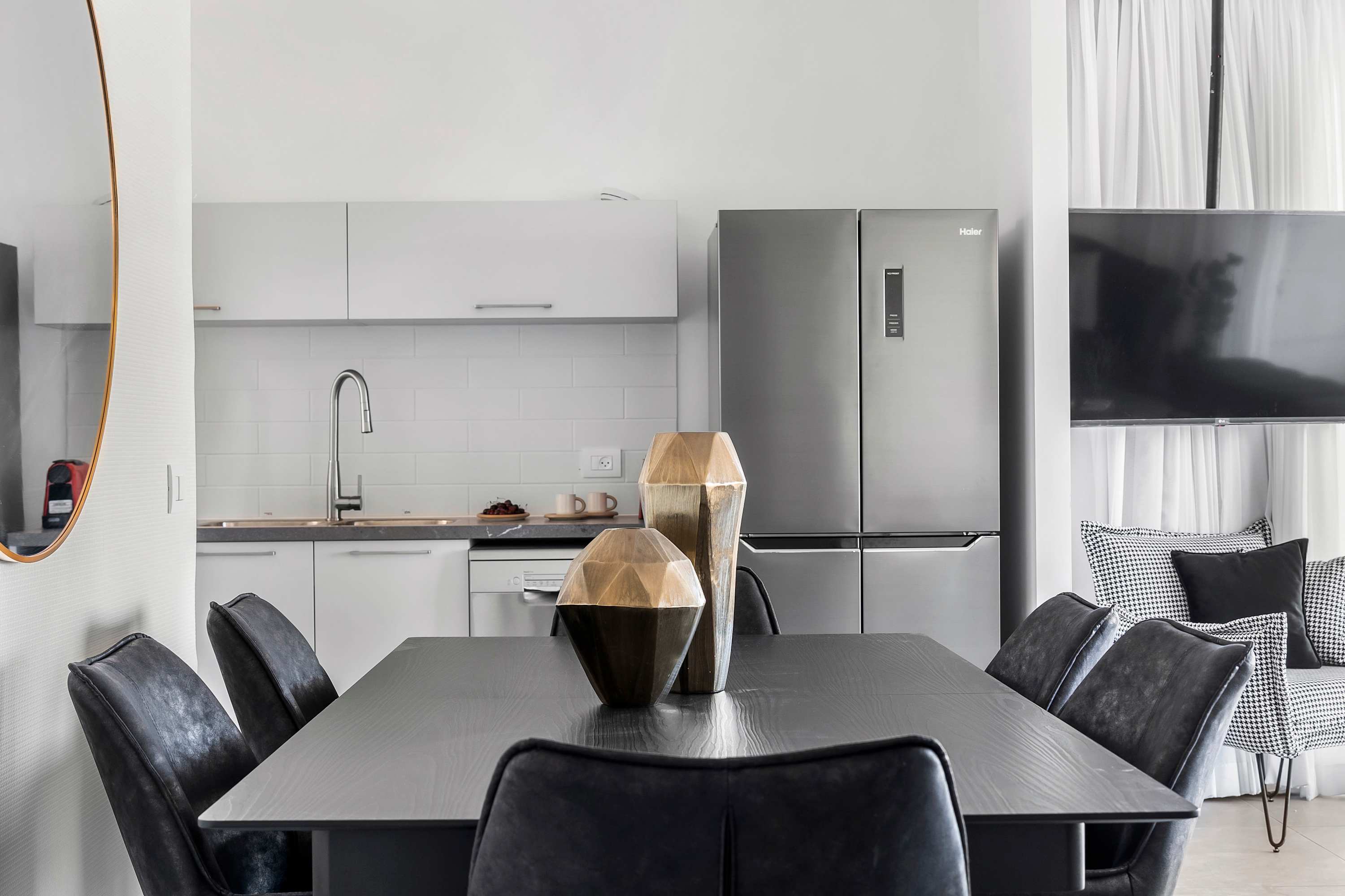 Captivating 2Bdr Getaway with Unparalleled Views of the Old City photo 72