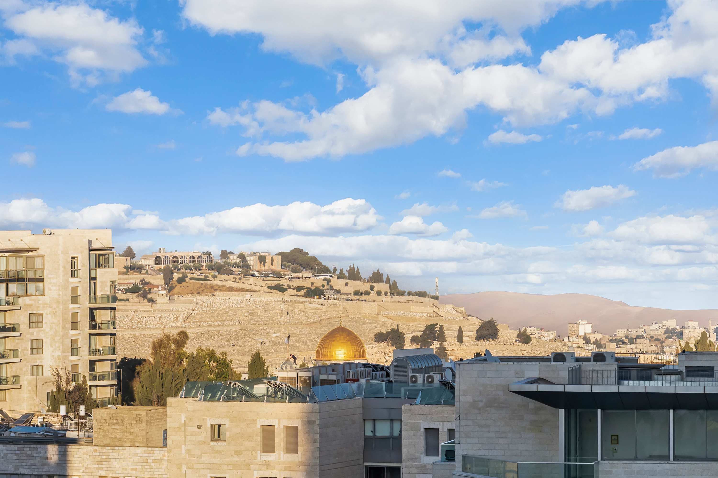 Captivating 2Bdr Getaway with Unparalleled Views of the Old City photo 83