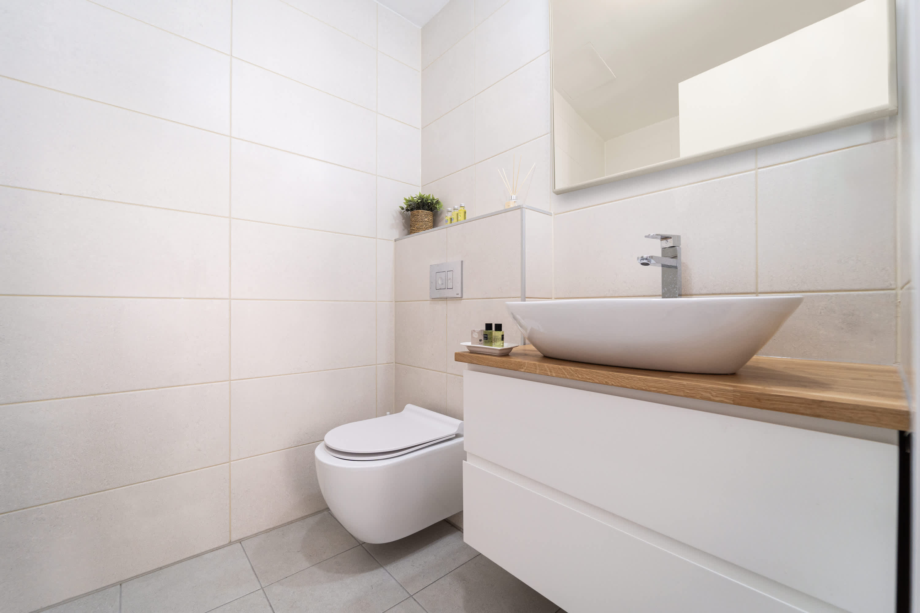 Captivating 2Bdr Getaway with Unparalleled Views of the Old City photo 94