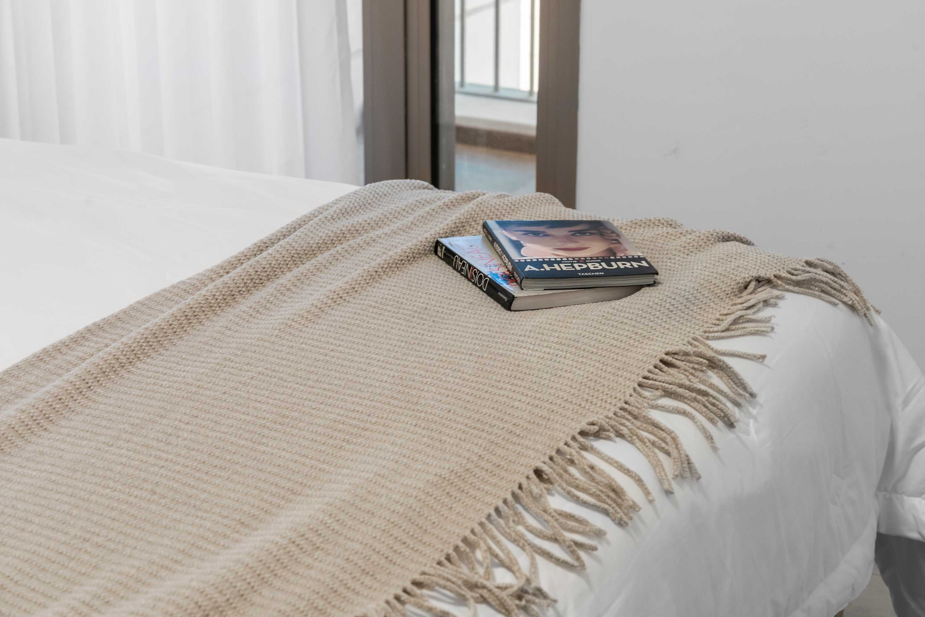 Captivating 2Bdr Getaway with Unparalleled Views of the Old City photo 96