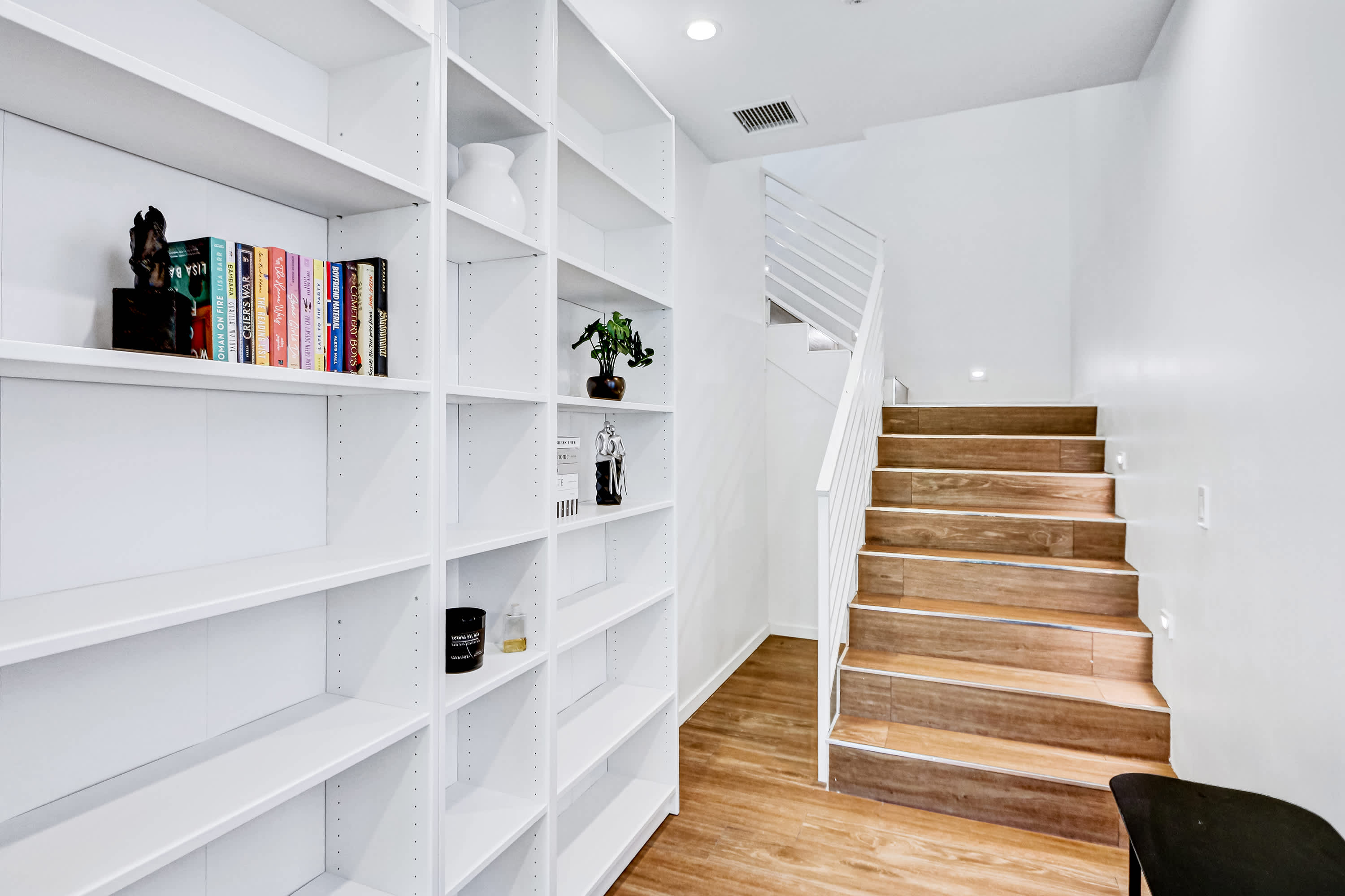 Pico-Robertson Townhouse · Near Beverly Hills