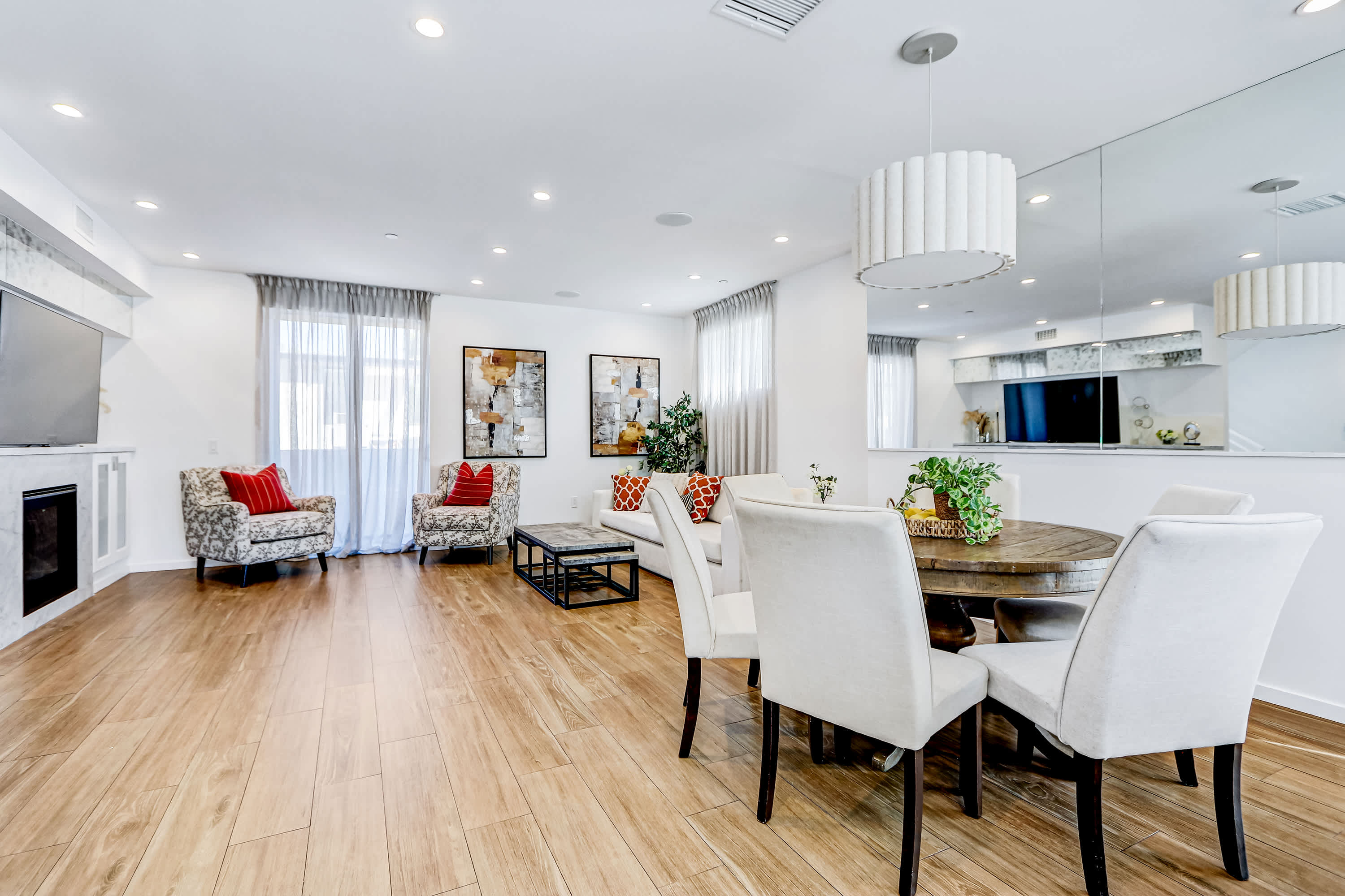 Pico-Robertson Townhouse · Near Beverly Hills