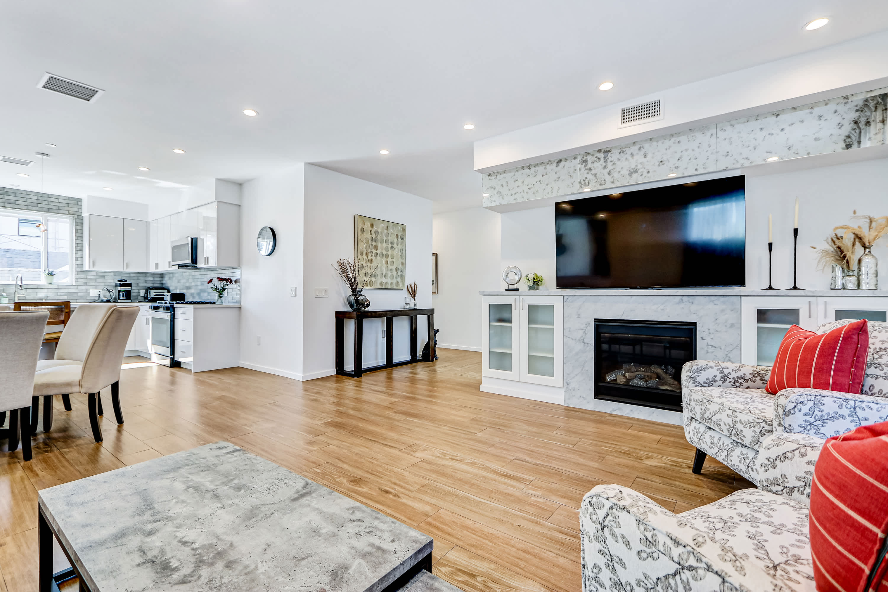 Pico-Robertson Townhouse · Near Beverly Hills