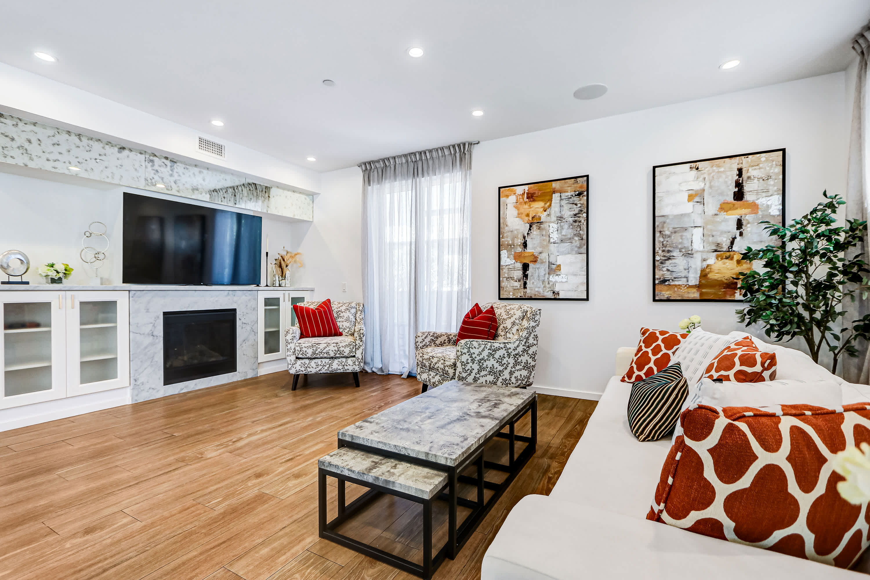 Pico-Robertson Townhouse · Near Beverly Hills