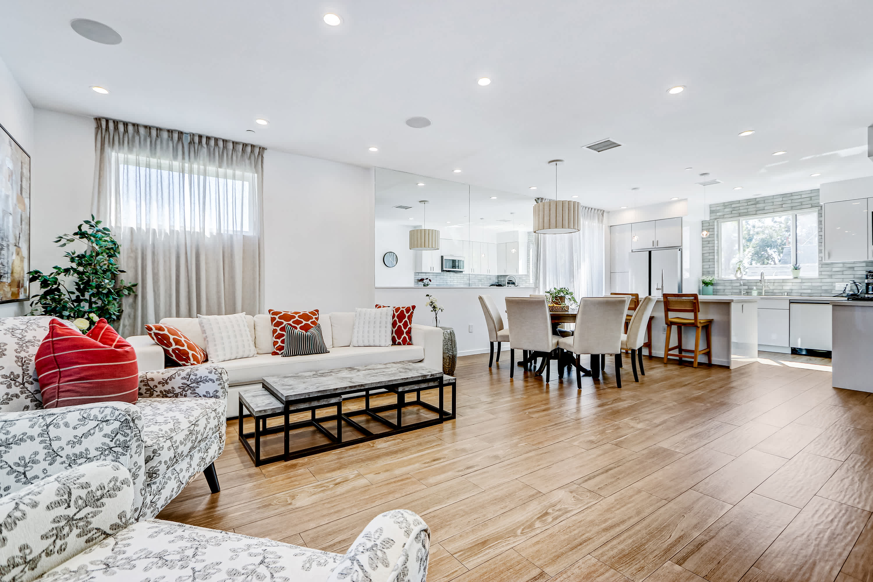 Pico-Robertson Townhouse · Near Beverly Hills
