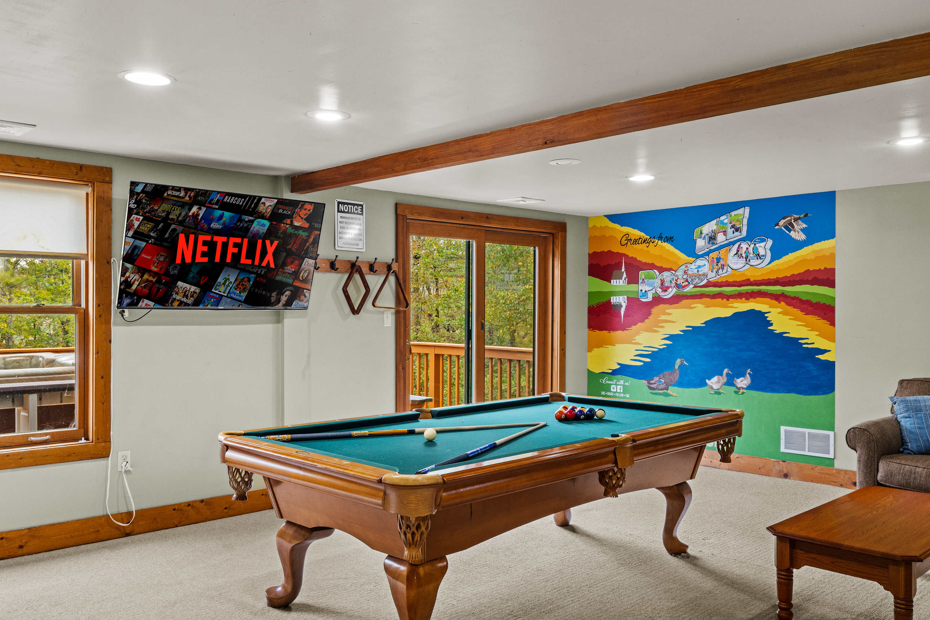 5BR Dog Friendly Poconos Cabin, Lakes, Hot Tub 4