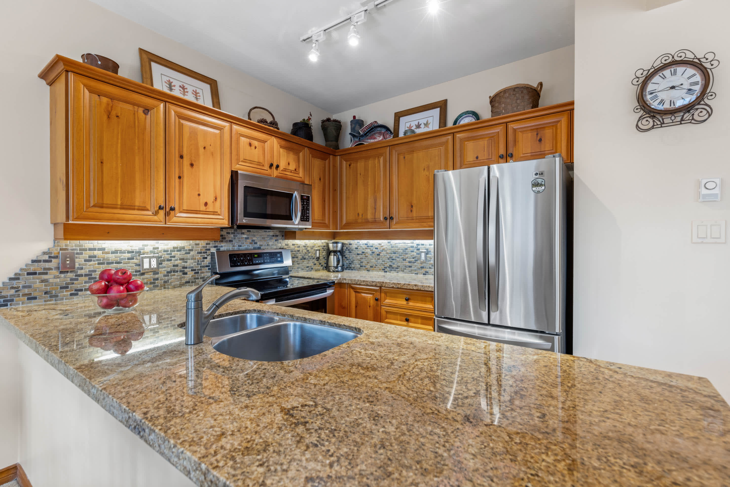 - Modern kitchen with granite countertops and stainless steel appliances 
- Fully equipped for cooking and dining in your mountain getaway 
- Whistler condo featuring luxury and rustic cabin style 