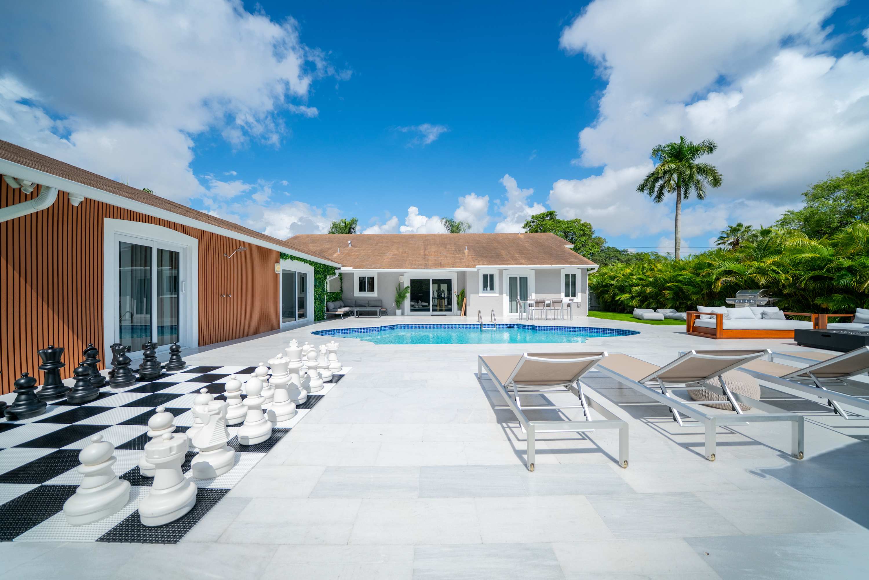 New Luxury Villa Serena Heated Pool 15 min to Beach