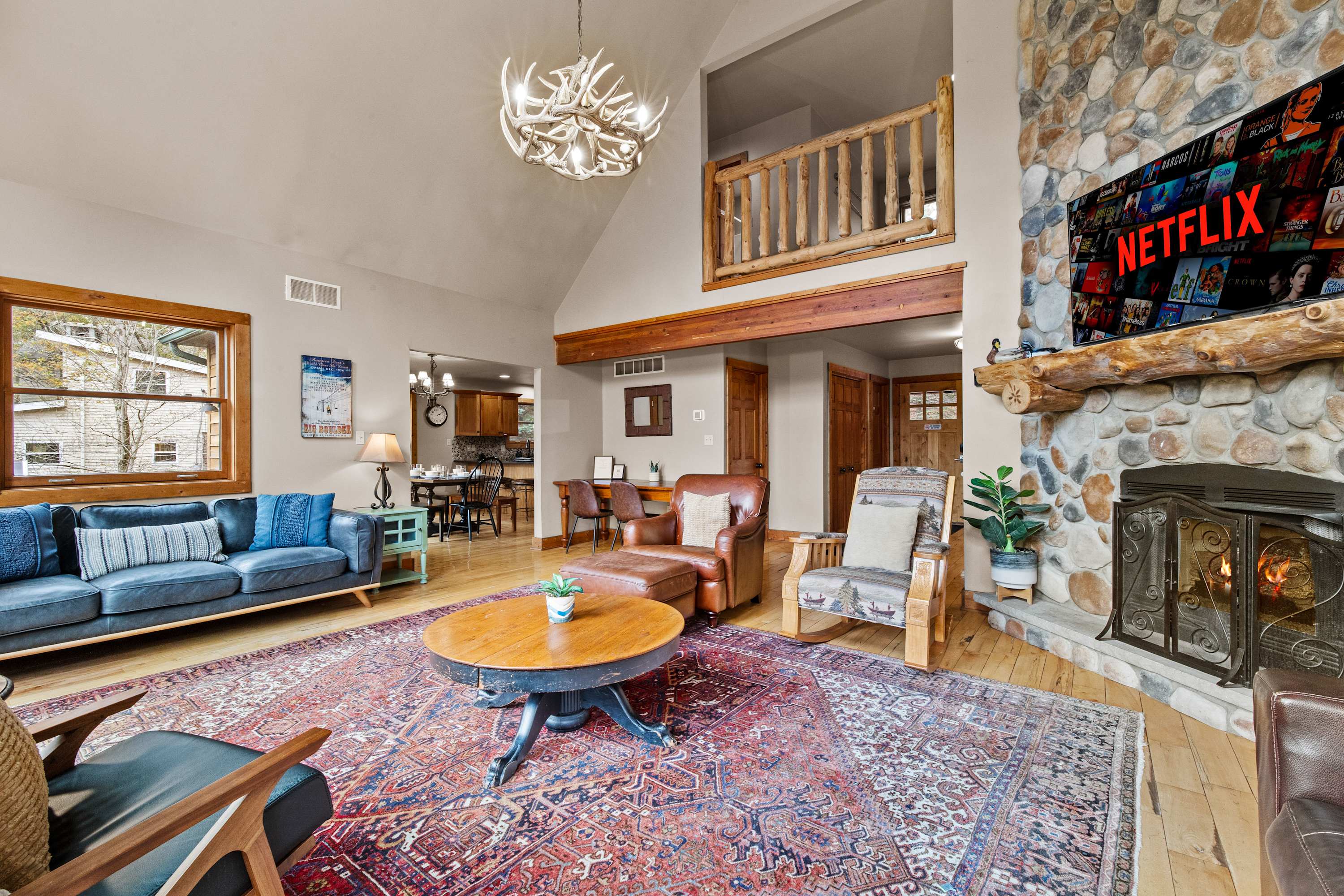 Fam-Friendly Cabin mins 2 Beach & Ski w/ Hot Tub