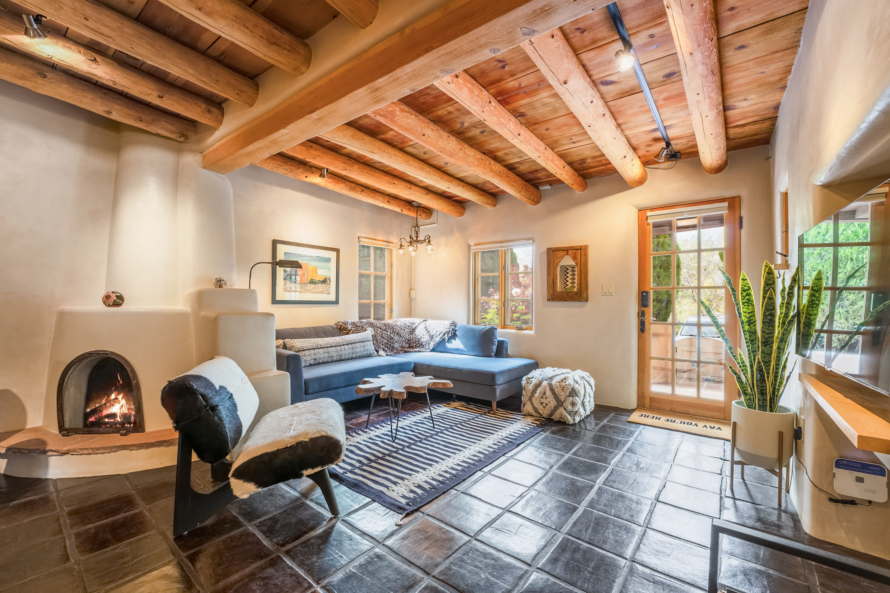Walk to Canyon Rd, Amazing Patio, Kiva Firepalce — Santa Fe, NM — vacation rental