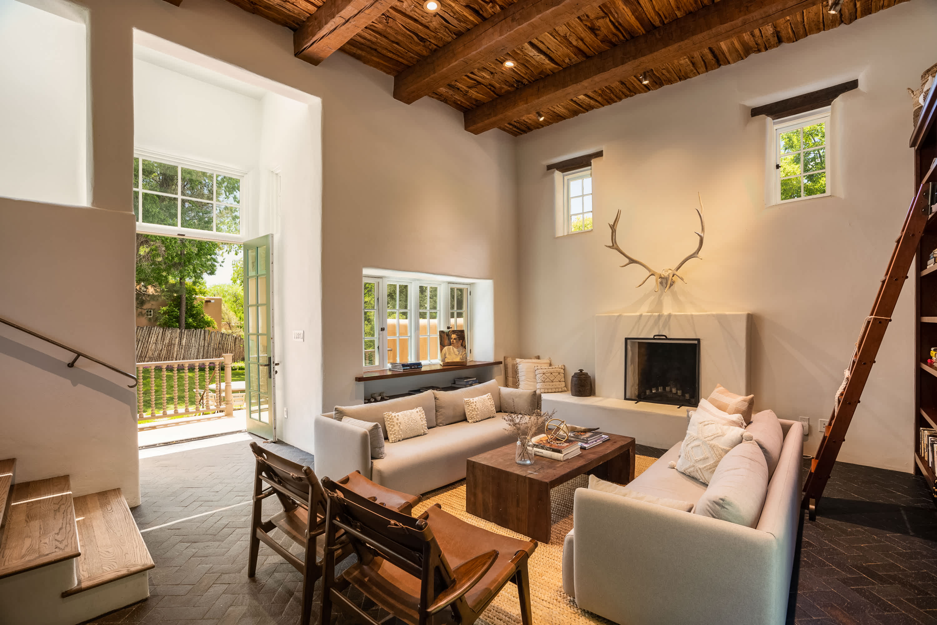 Casa Dasburg — 1923 Historic Adobe, Andrew Dasburg's Former Studio, Walk to Canyon Road