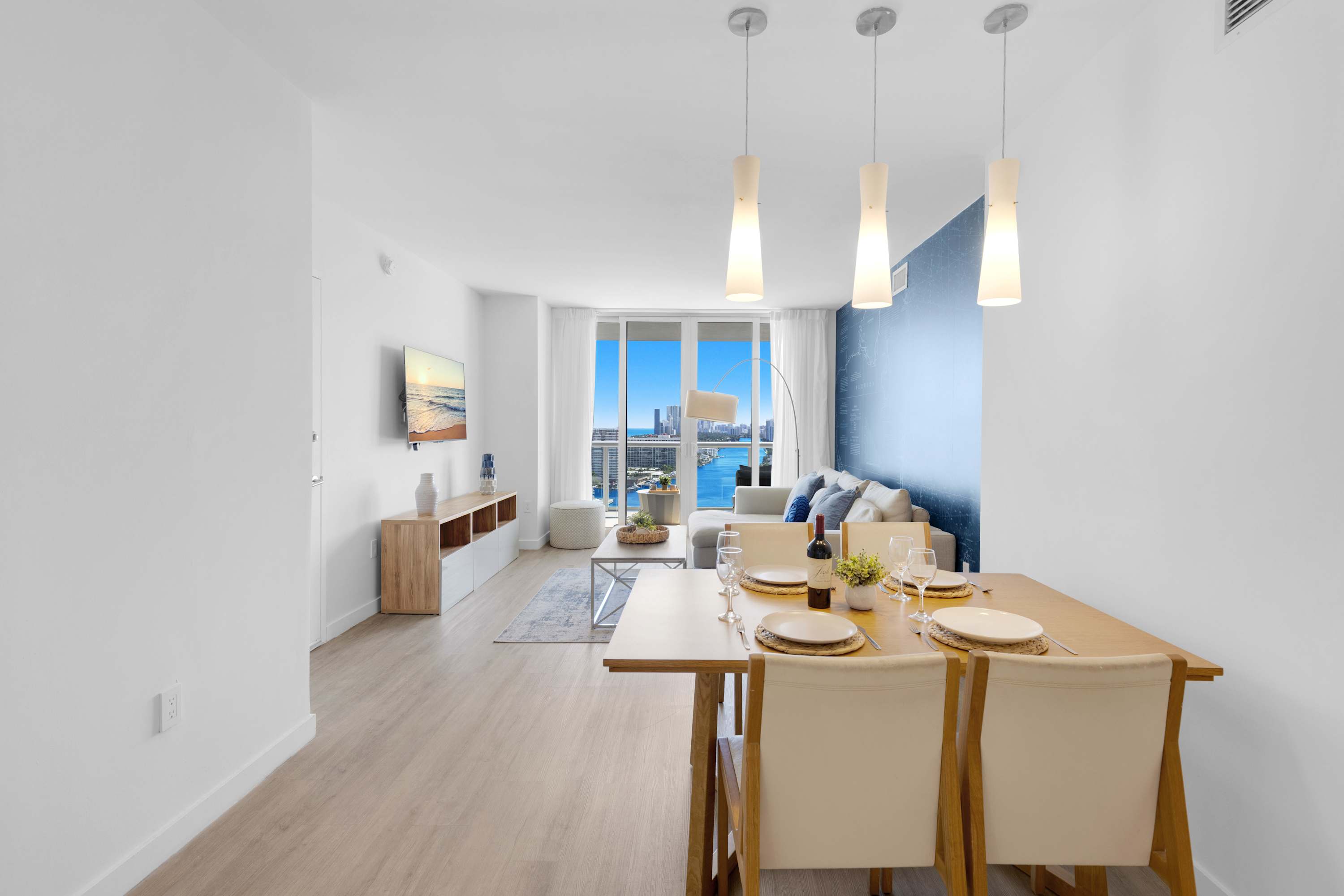 Amazing Apt w/Stunning View + Pool + Gym