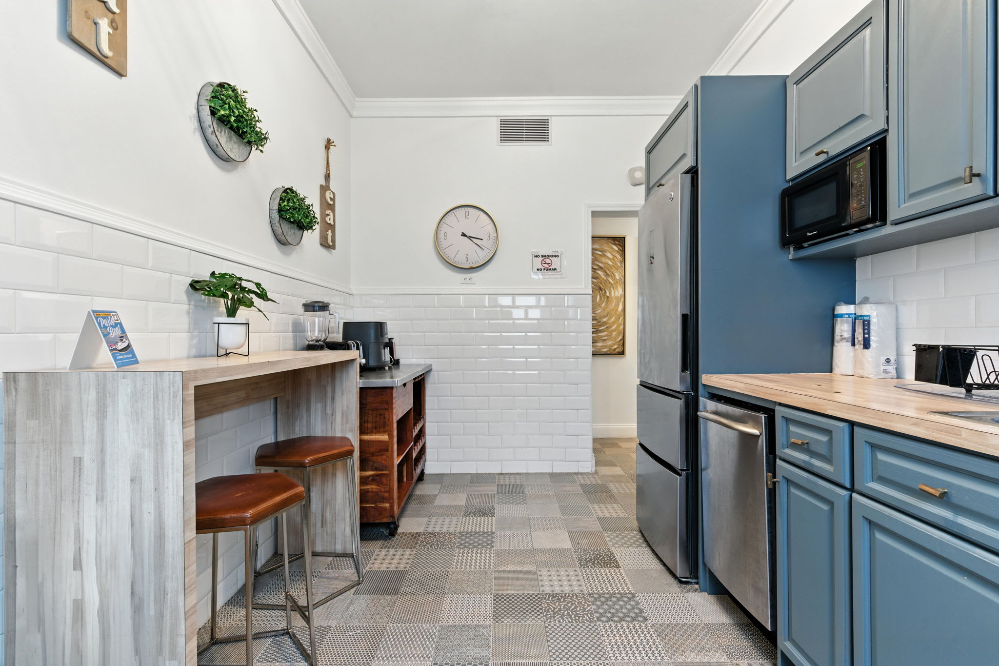 4BR Apartment | Steps to Beach | Wi-Fi | Nightlife — photo 4