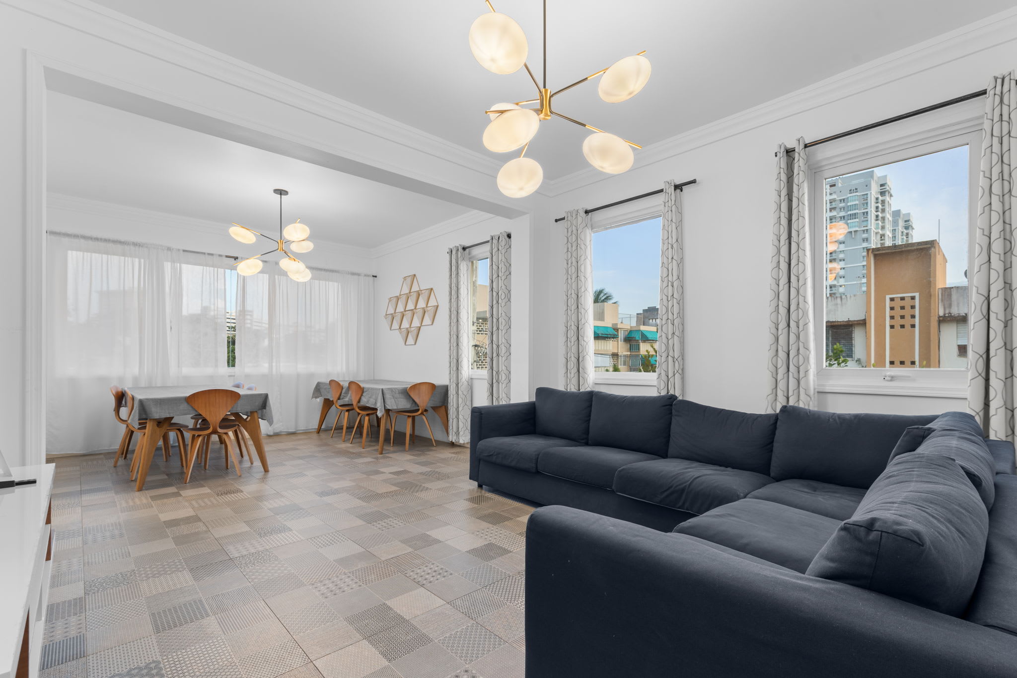 4BR Apartment | Steps to Beach | Wi-Fi | Nightlife — photo 1
