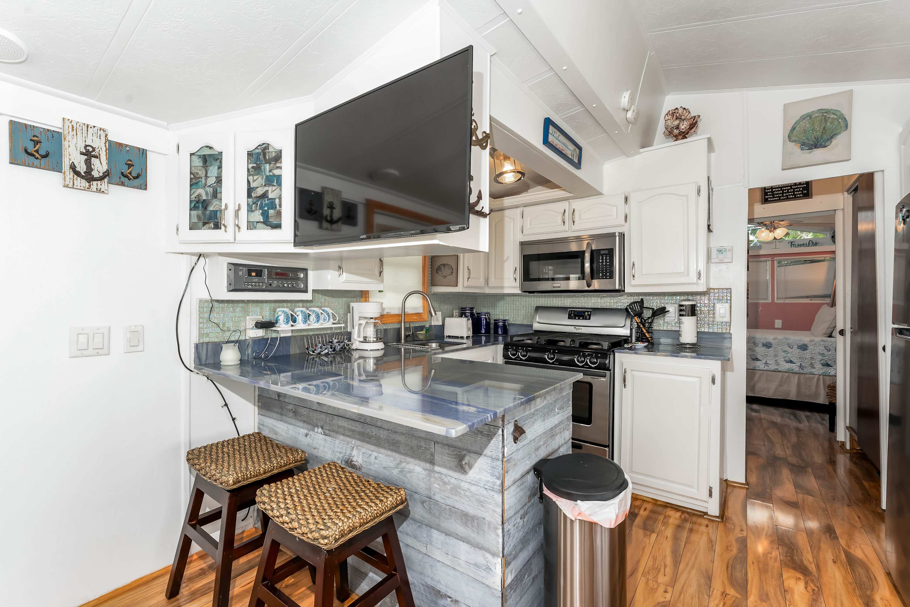 Open Kitchen & Breakfast Bar – Cook your favourites in a fully equipped kitchen and enjoy meals at the stylish breakfast bar.