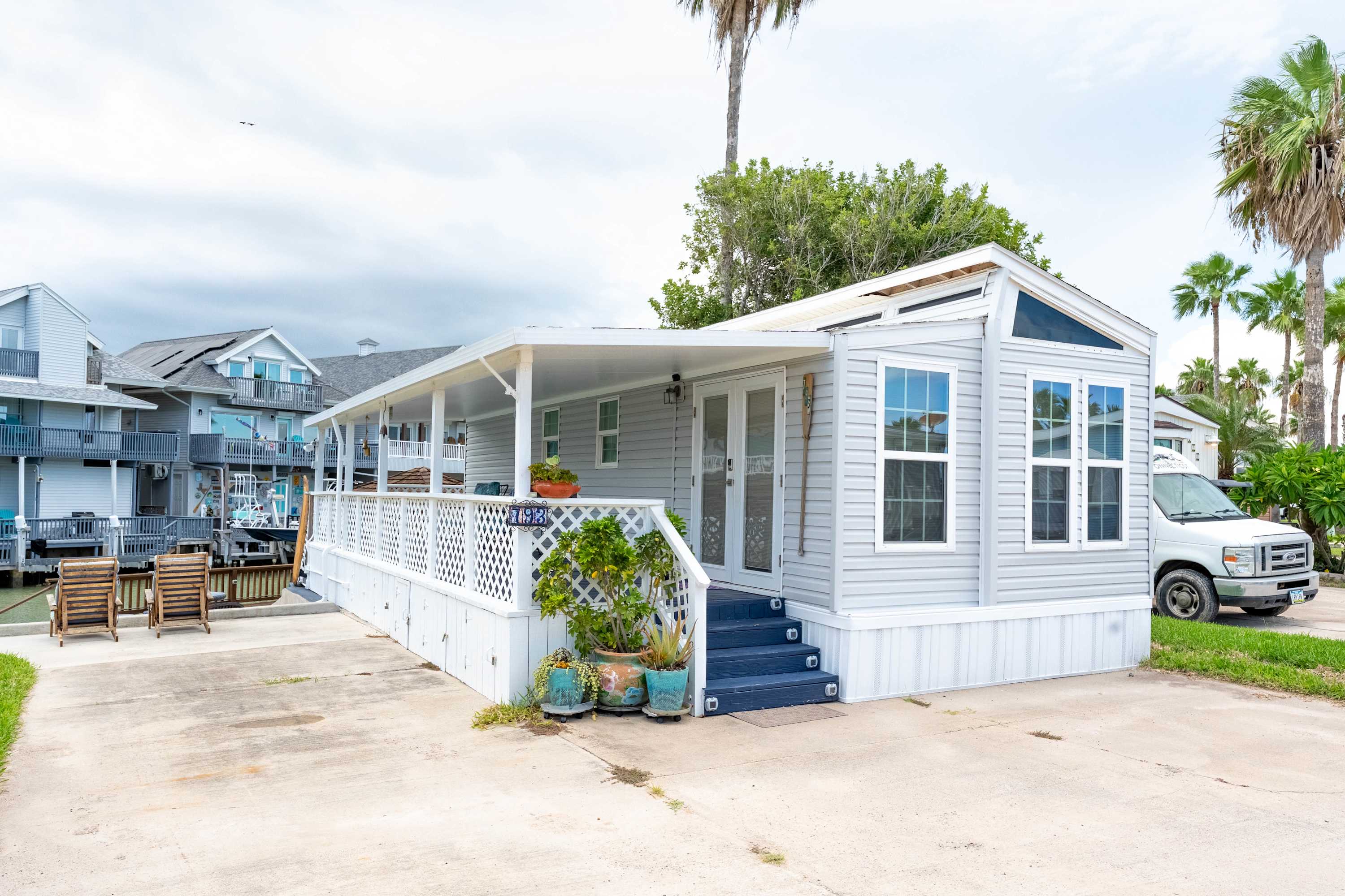 Charming 1BR Waterfront Retreat with Private Patio 6