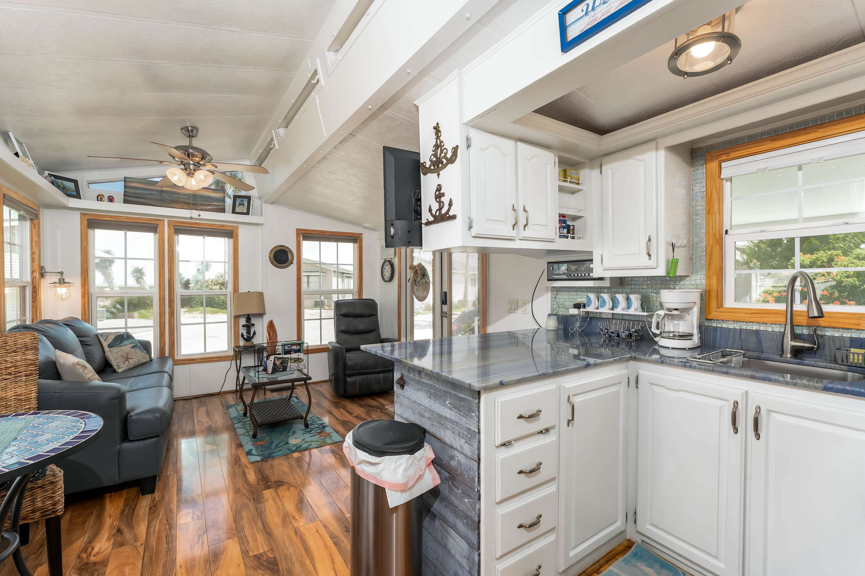 Open Kitchen & Breakfast Bar – Cook your favourites in a fully equipped kitchen and enjoy meals at the stylish breakfast bar.