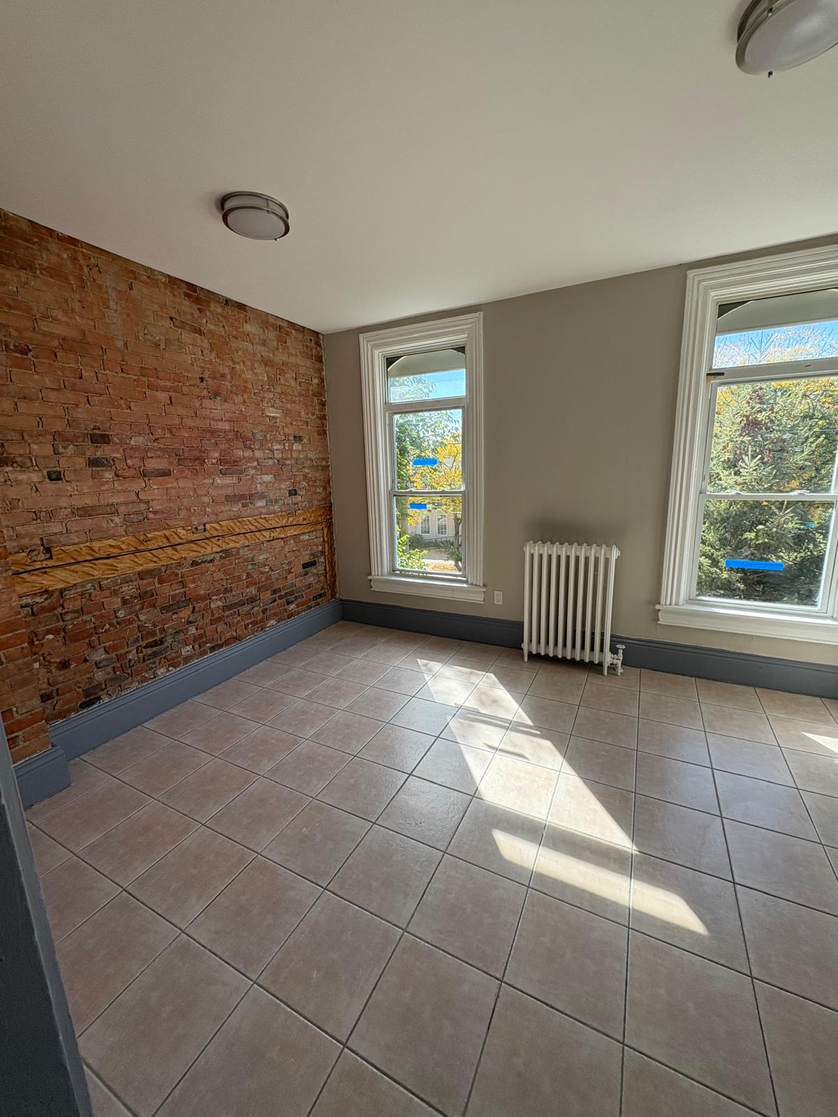 #40.6 St. Catharines 1-bedroom Hotel-Apartment