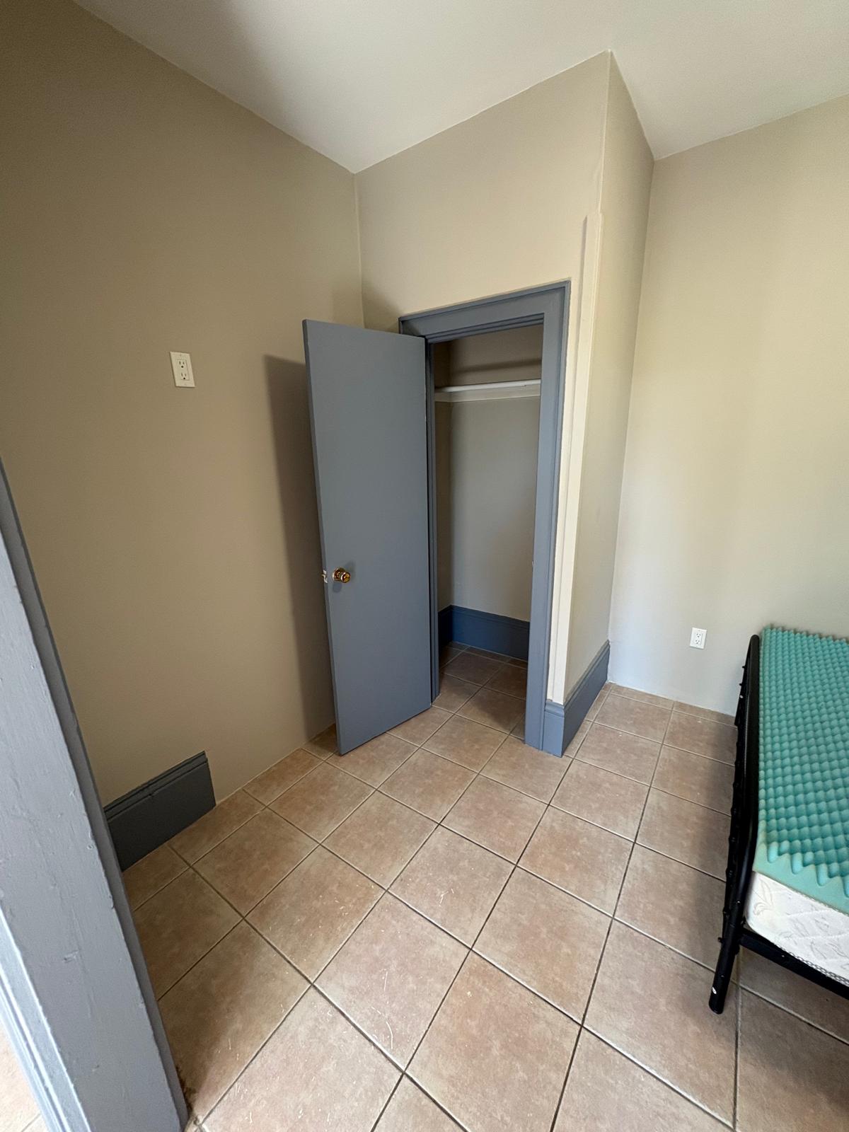 #40.6 St. Catharines 1-bedroom Hotel-Apartment