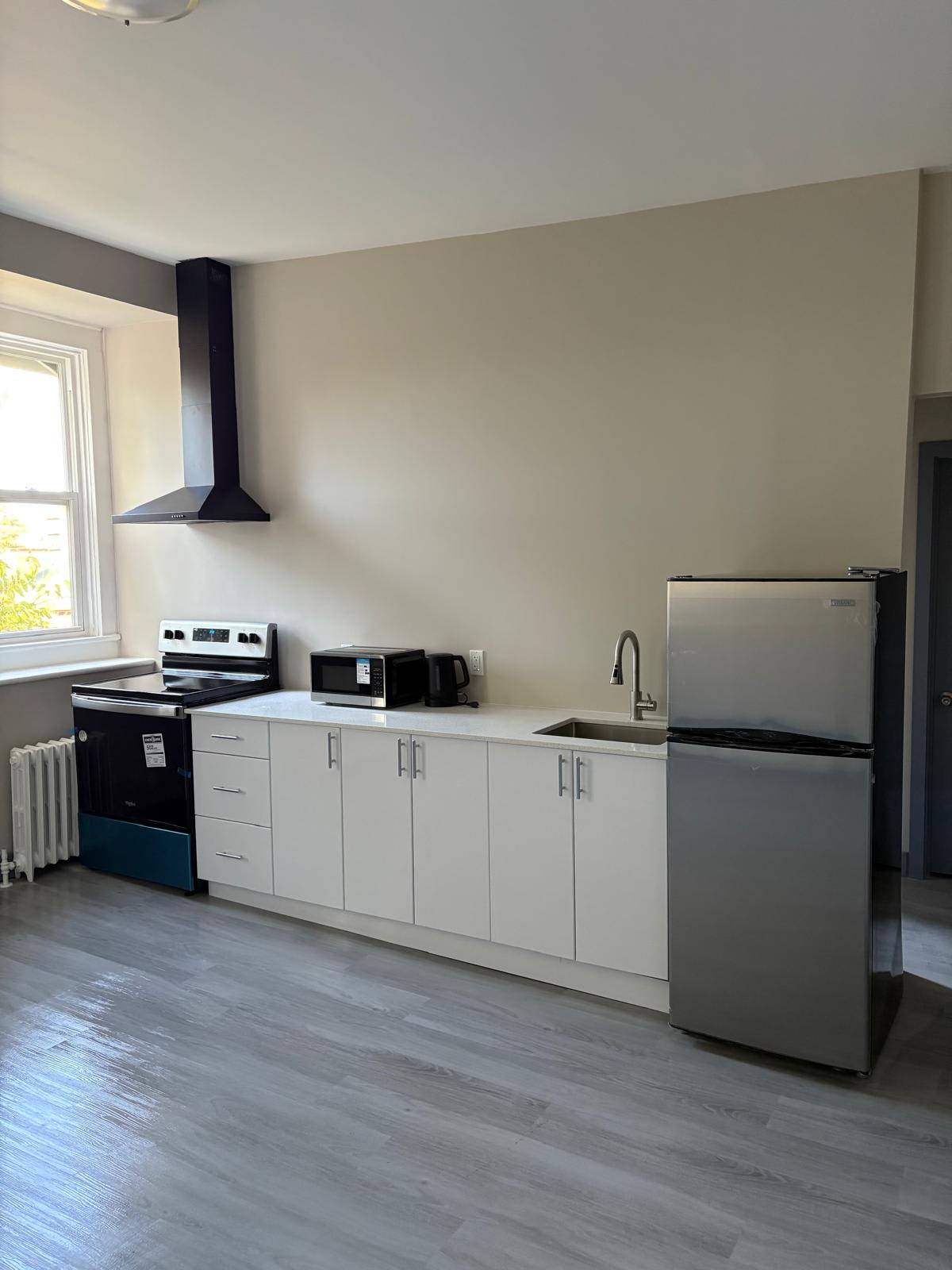 #40.4 St. Catharines 1-bedroom Hotel-Apartment