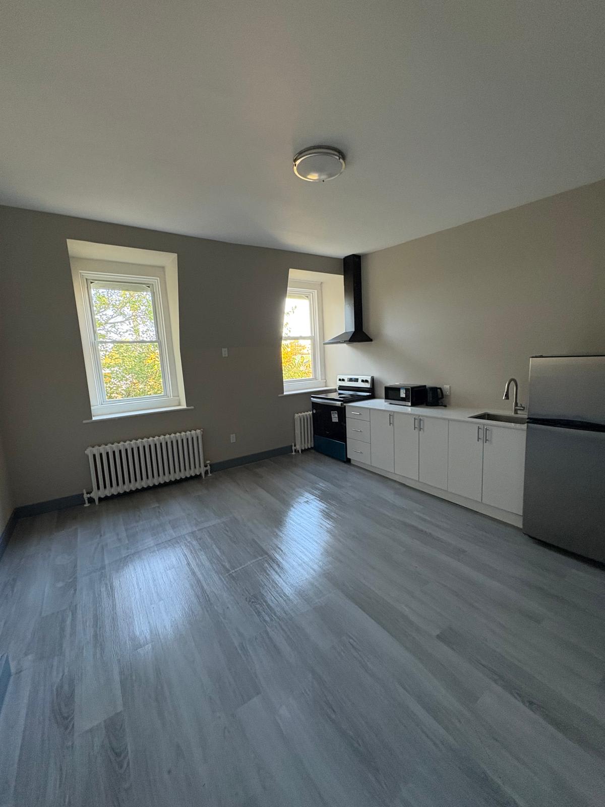#40.4 St. Catharines 1-bedroom Hotel-Apartment