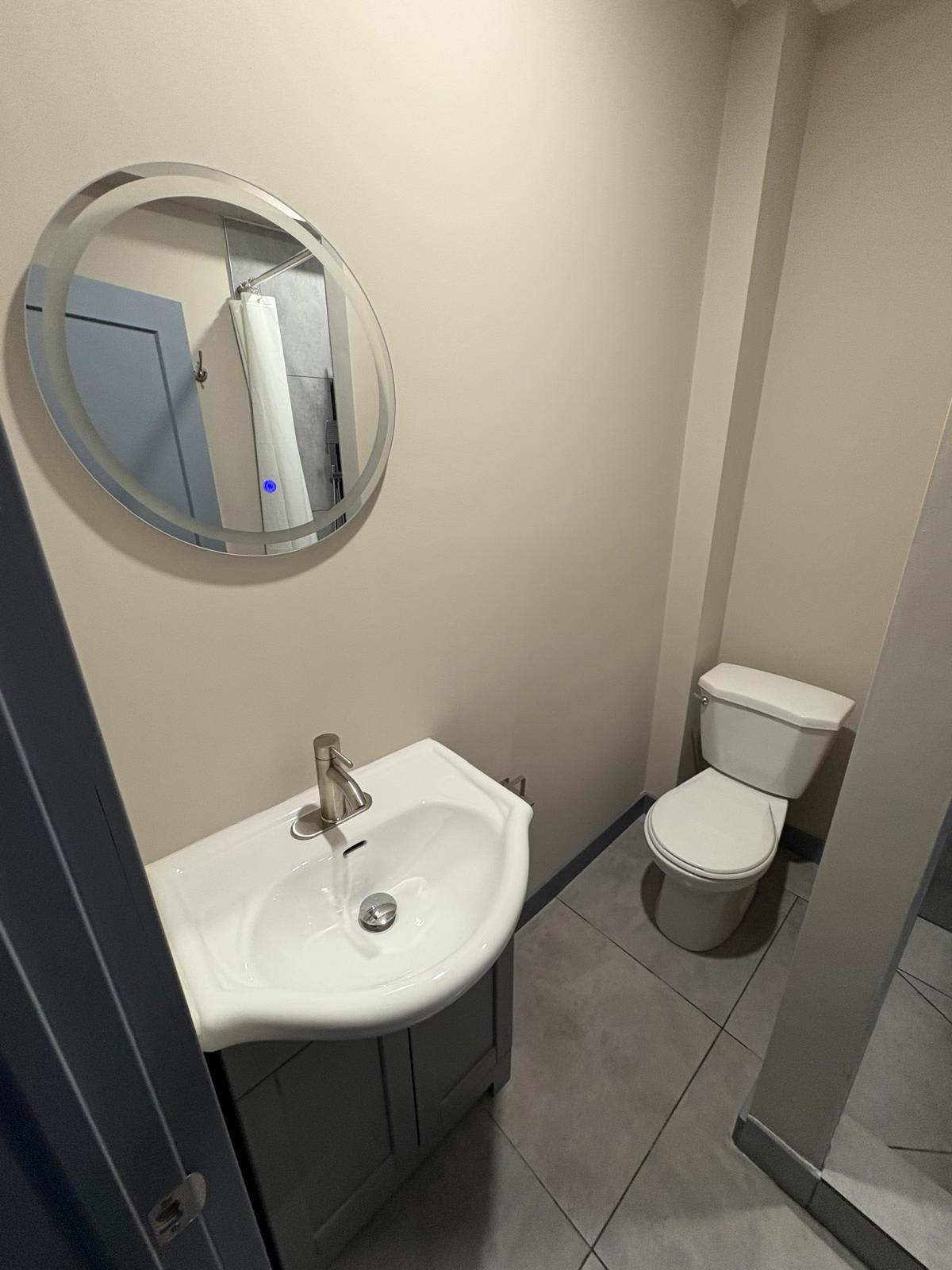 #40.4 St. Catharines 1-bedroom Hotel-Apartment