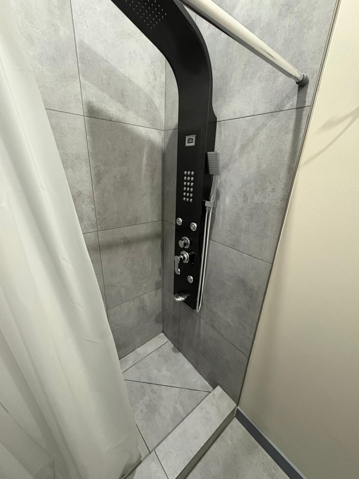 #42.4 St. Catharine's 1-bedroom Hotel-Apartment