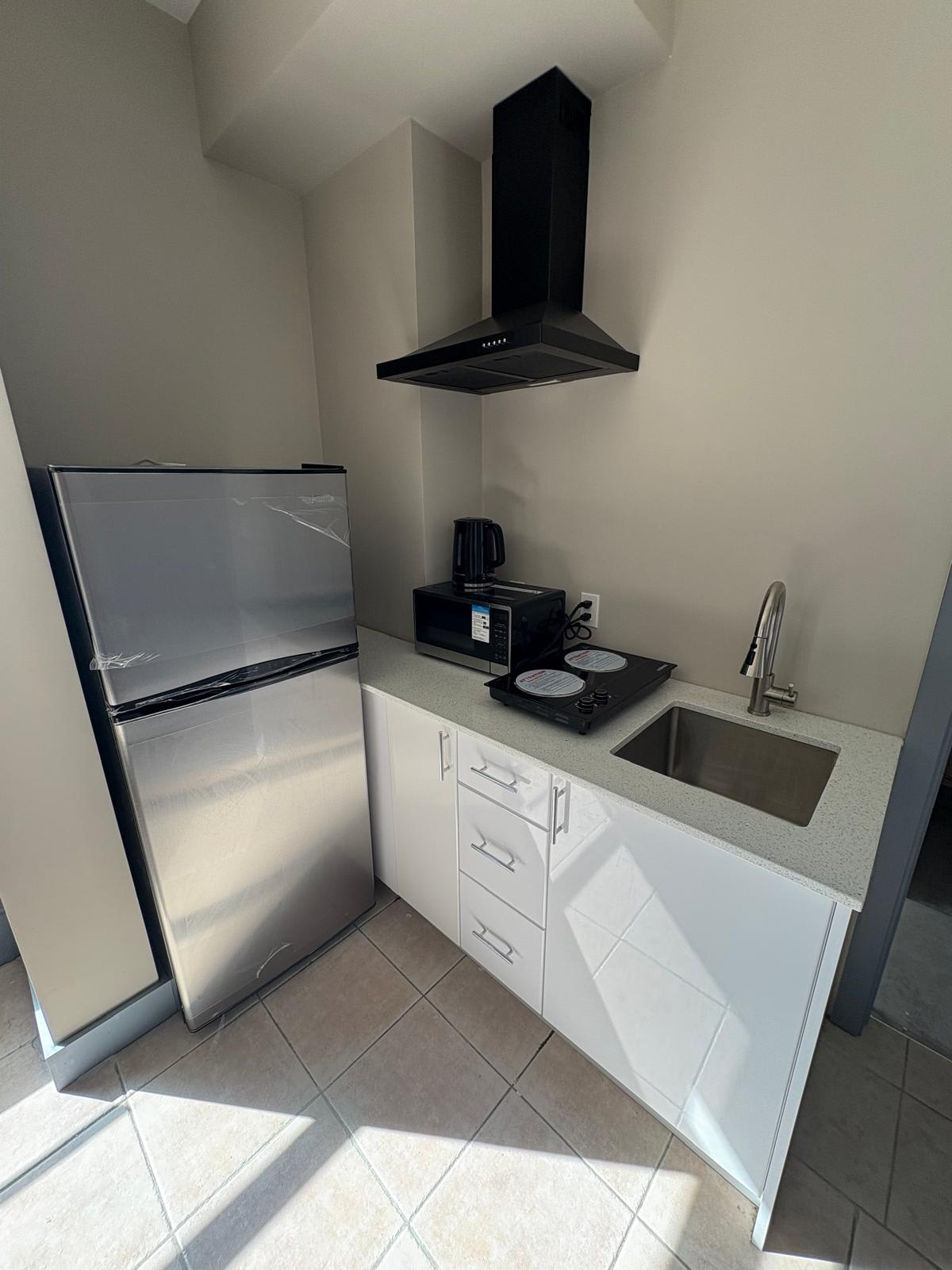 #42.4 St. Catharine's 1-bedroom Hotel-Apartment