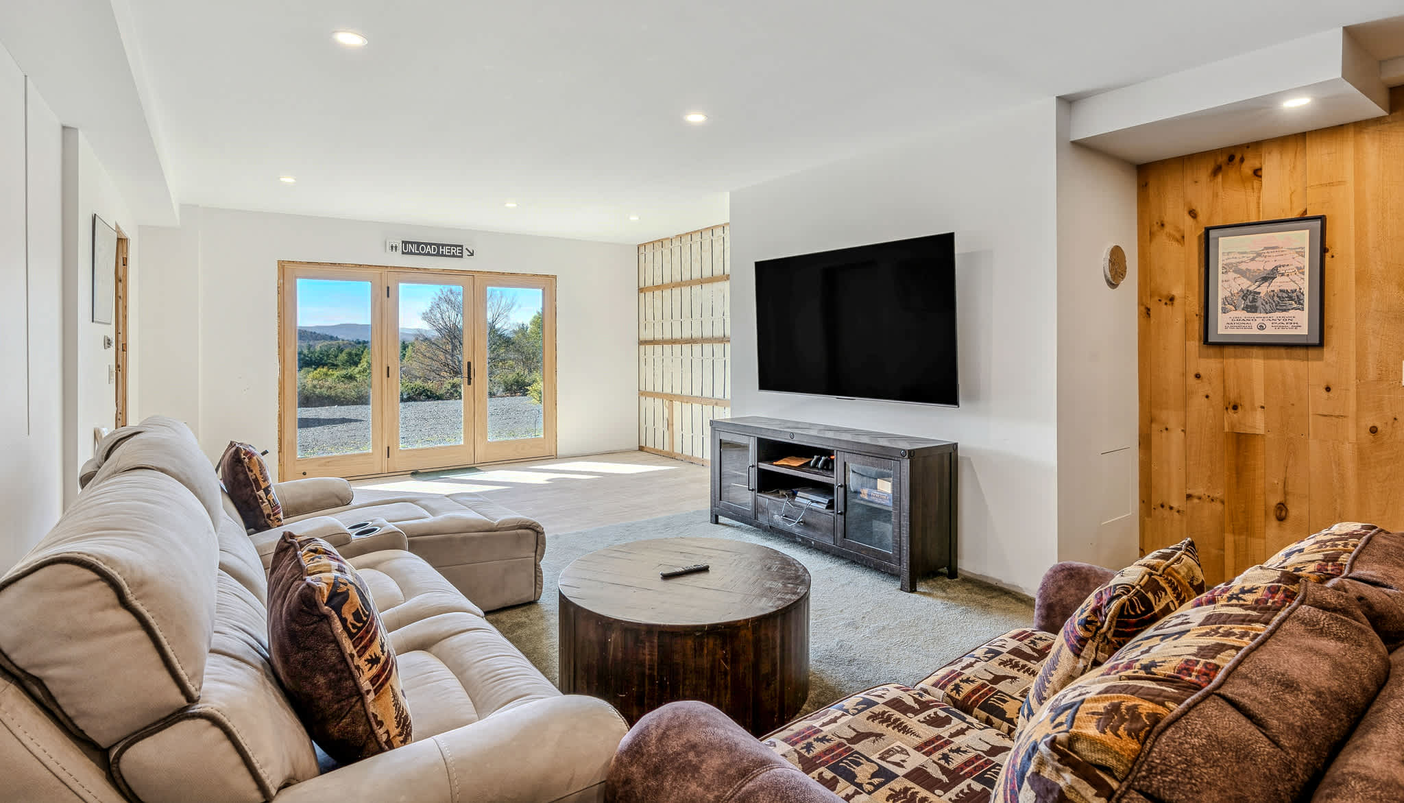 Hot Tub, Firepit, Mtn Views! | Spruce Moose Lodge