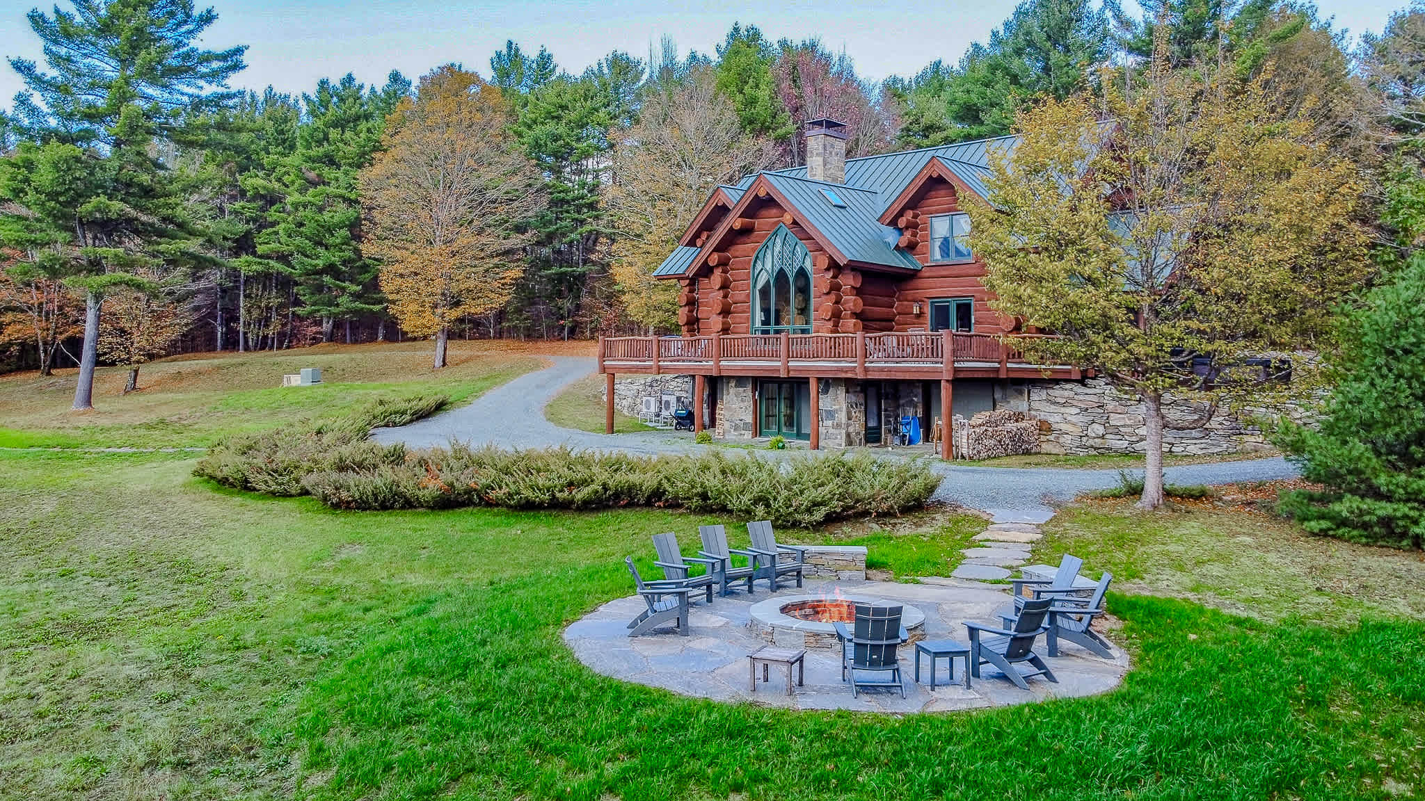 Hot Tub, Firepit, Mtn Views! | Spruce Moose Lodge