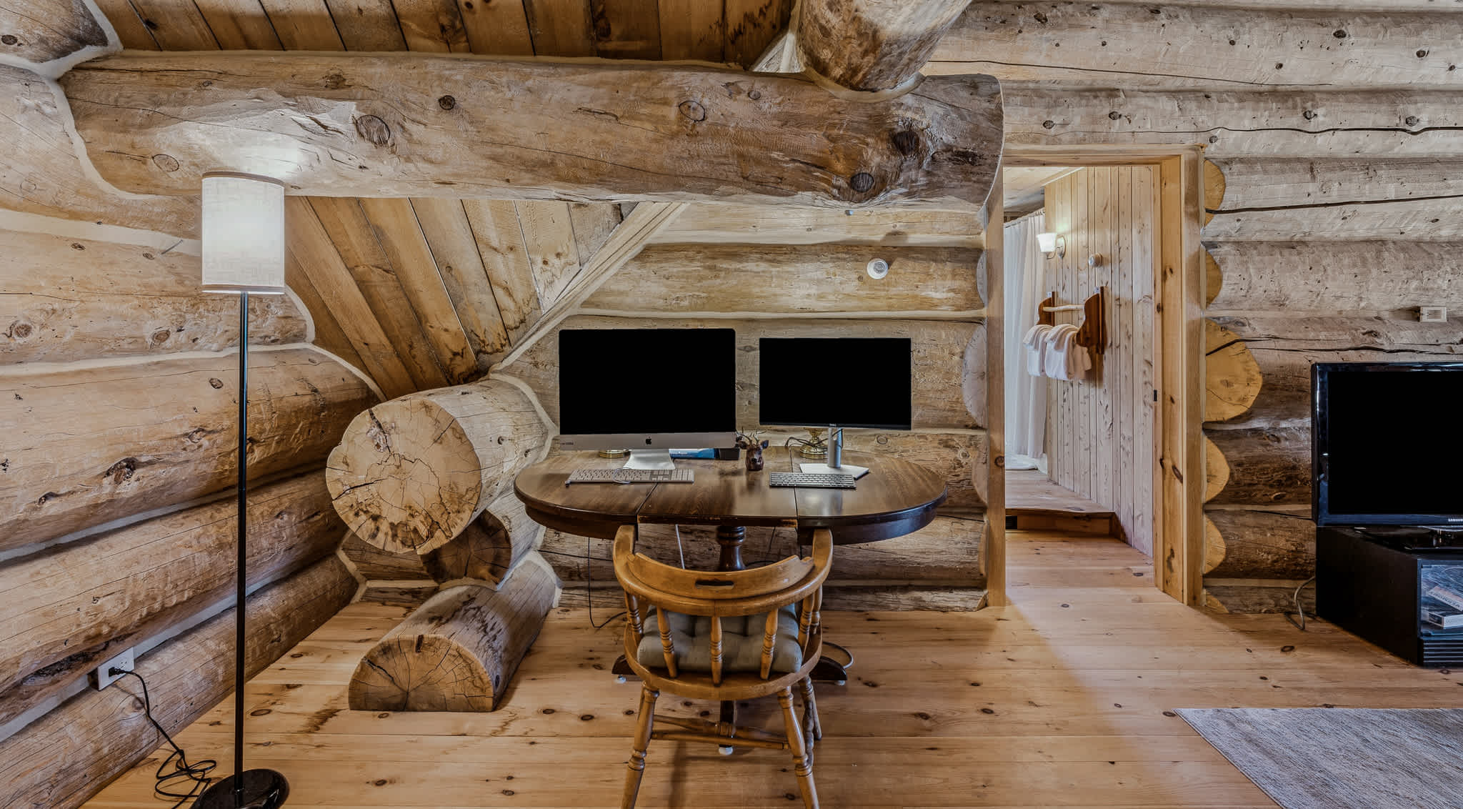 Hot Tub, Firepit, Mtn Views! | Spruce Moose Lodge