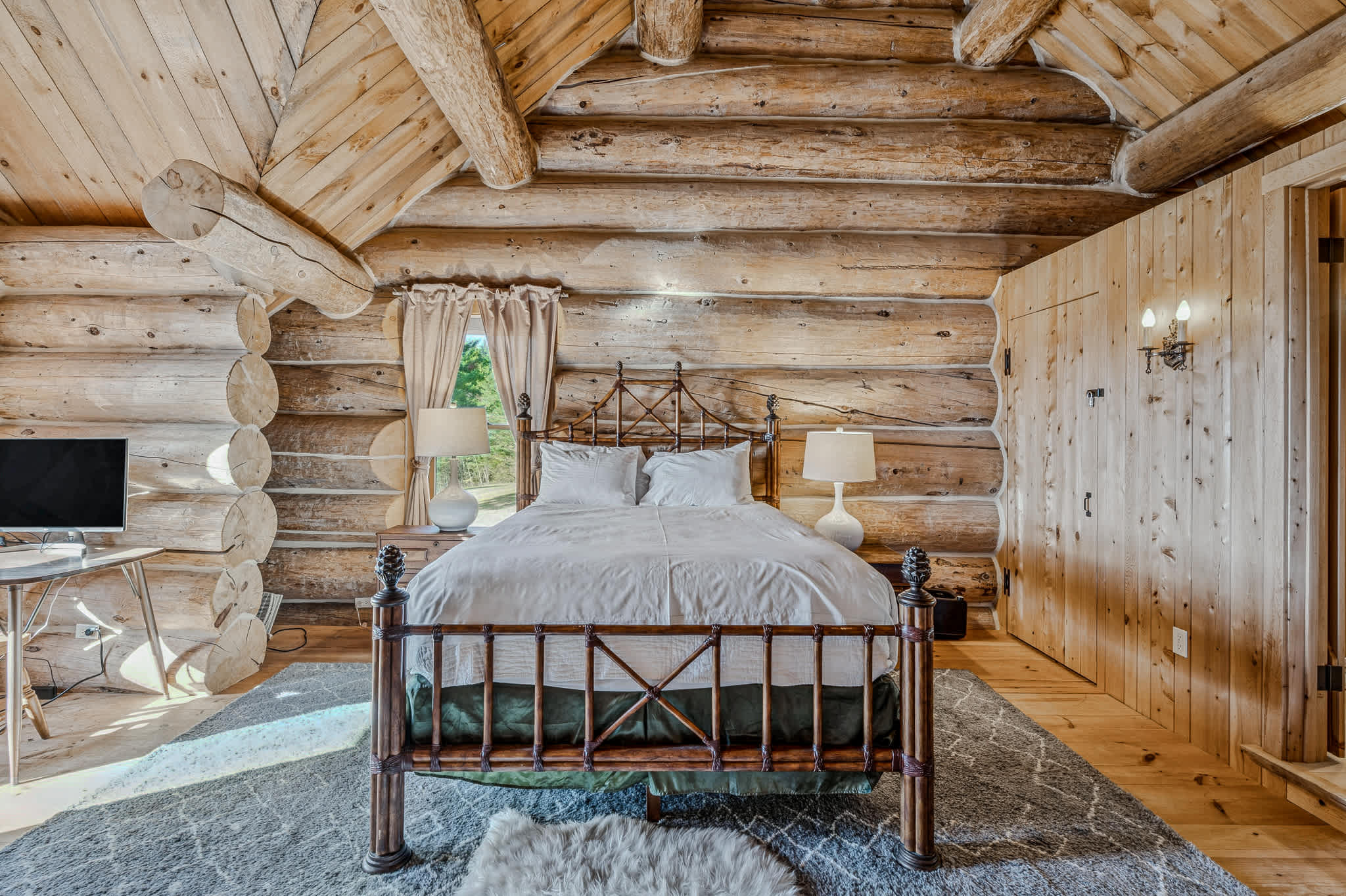 Hot Tub, Firepit, Mtn Views! | Spruce Moose Lodge